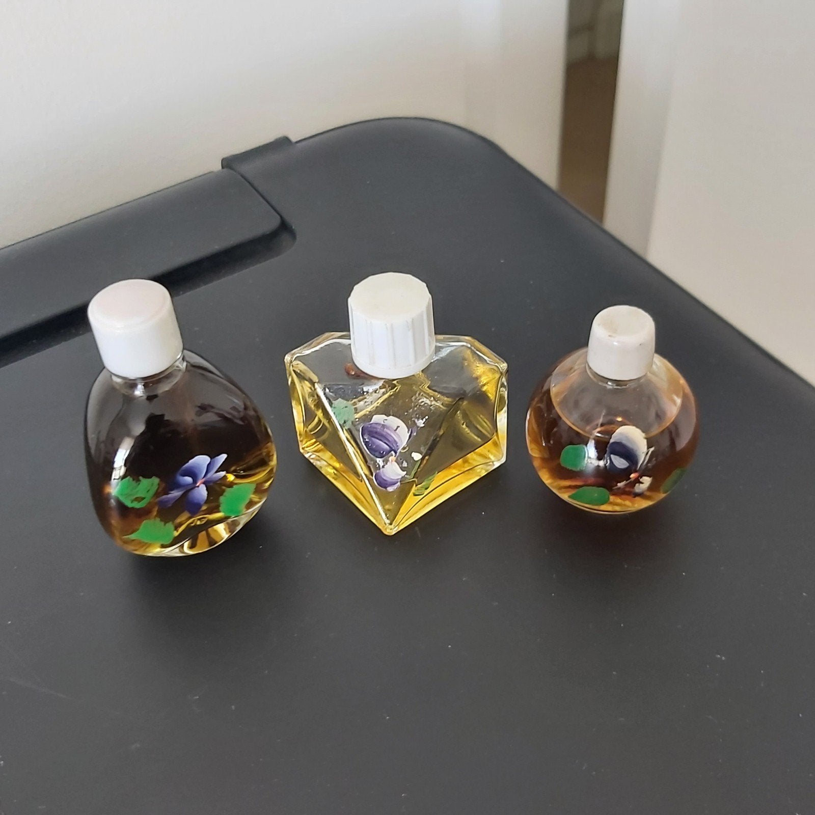 3 oude parfumflesjes, Ophalen of Verzenden, Zo goed als nieuw, Miniatuur, Gevuld