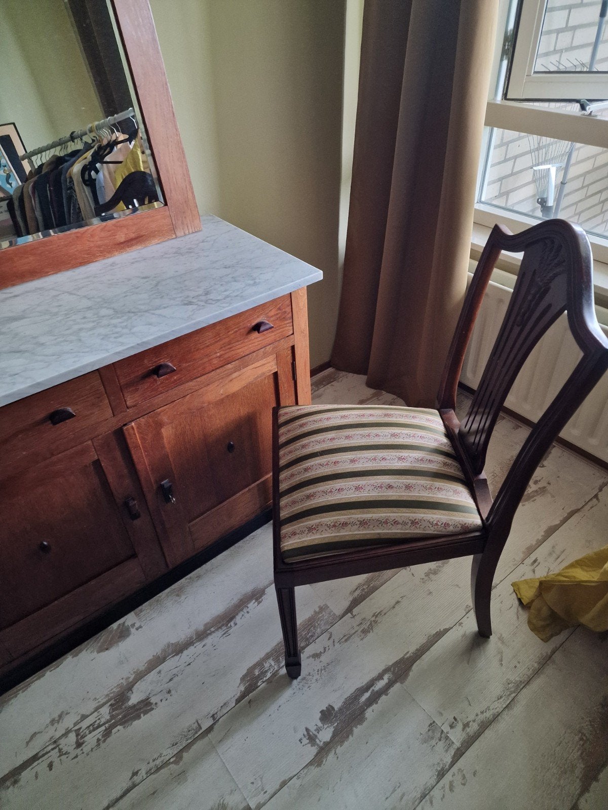 antiek dressoir met spiegel, Ophalen