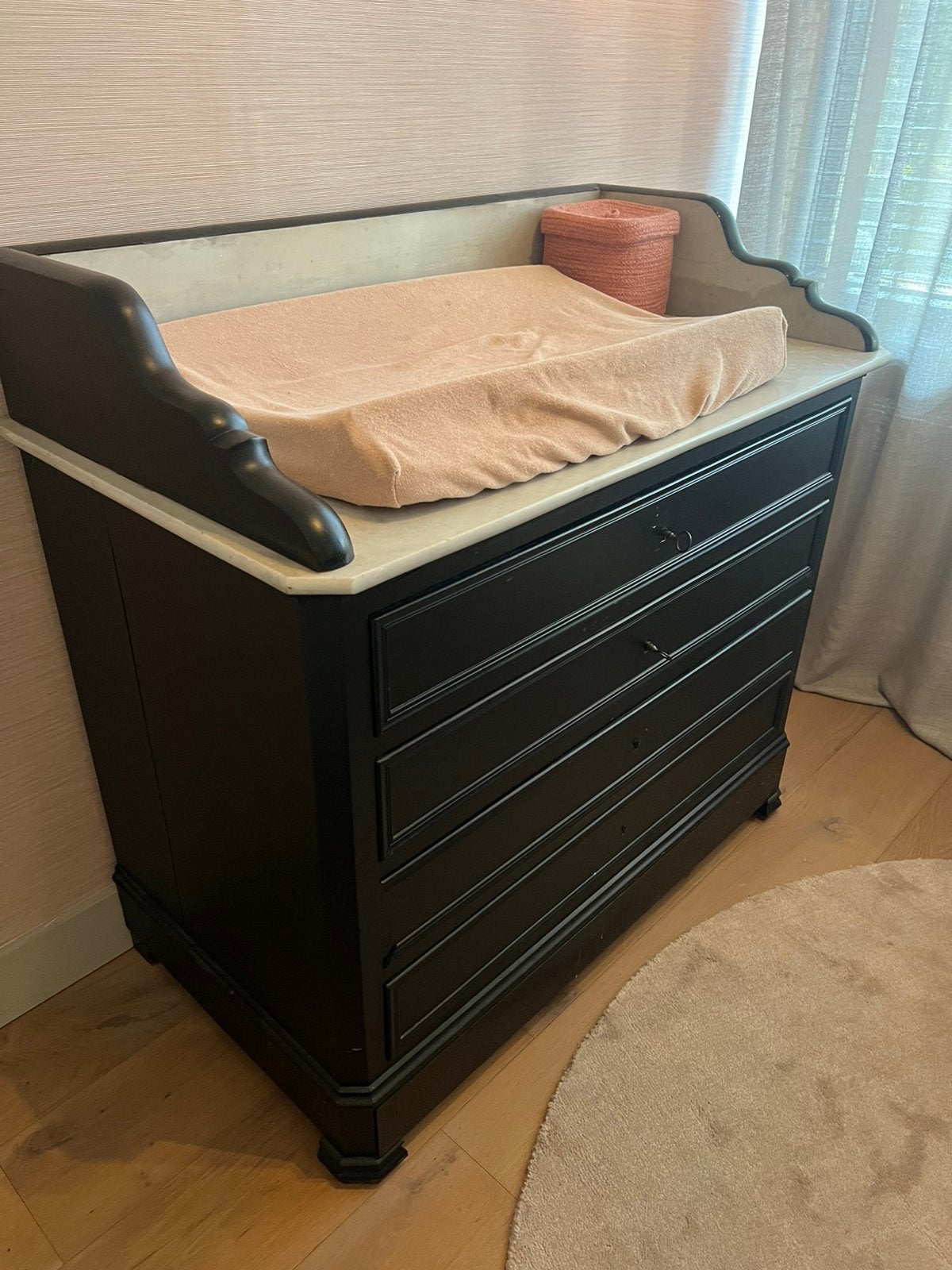 Zwarte commode met marmer, Antiek en Kunst, Antiek | Meubels | Kasten, Ophalen