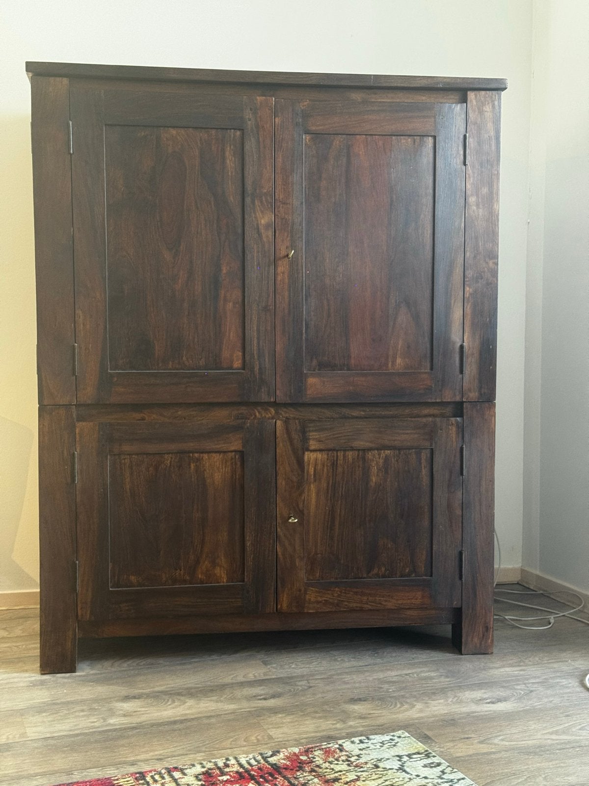 Massief houten tv-kast met 4 deuren, Ophalen, Gebruikt, 100 tot 150 cm, 150 tot 200 cm
