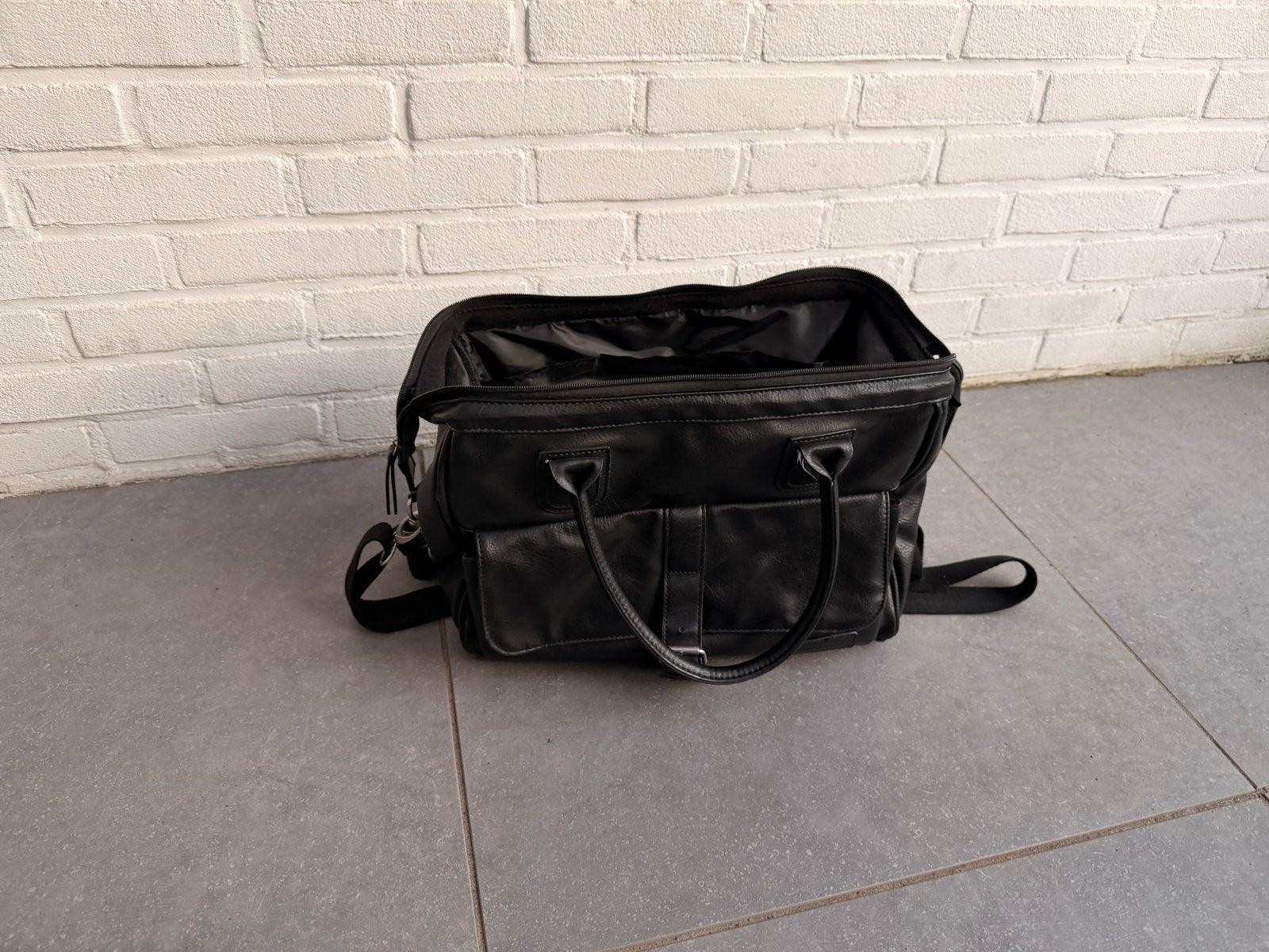 Ralph Boyer Zwarte Lederen Luiertas, Kinderen en Baby's, Luiertassen, Zwart, Extra vakken, Zo goed als nieuw, Ralph Boyer