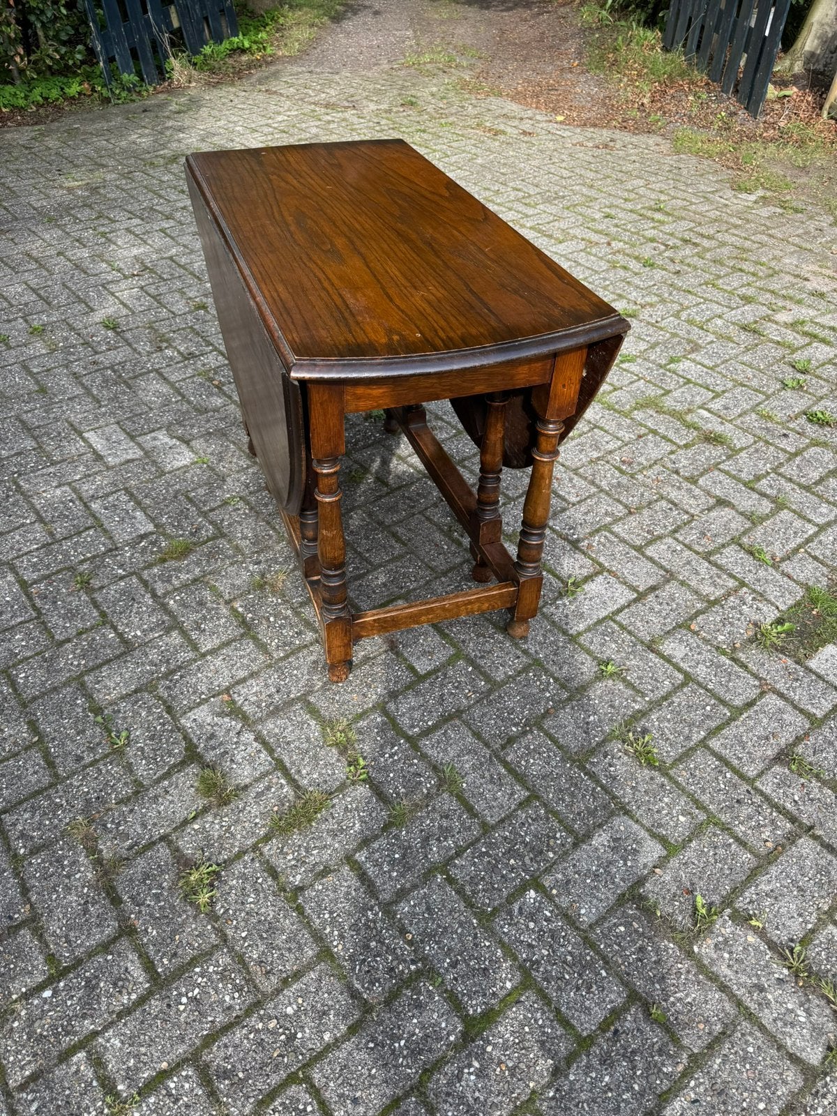 Hangoortafel, Ophalen