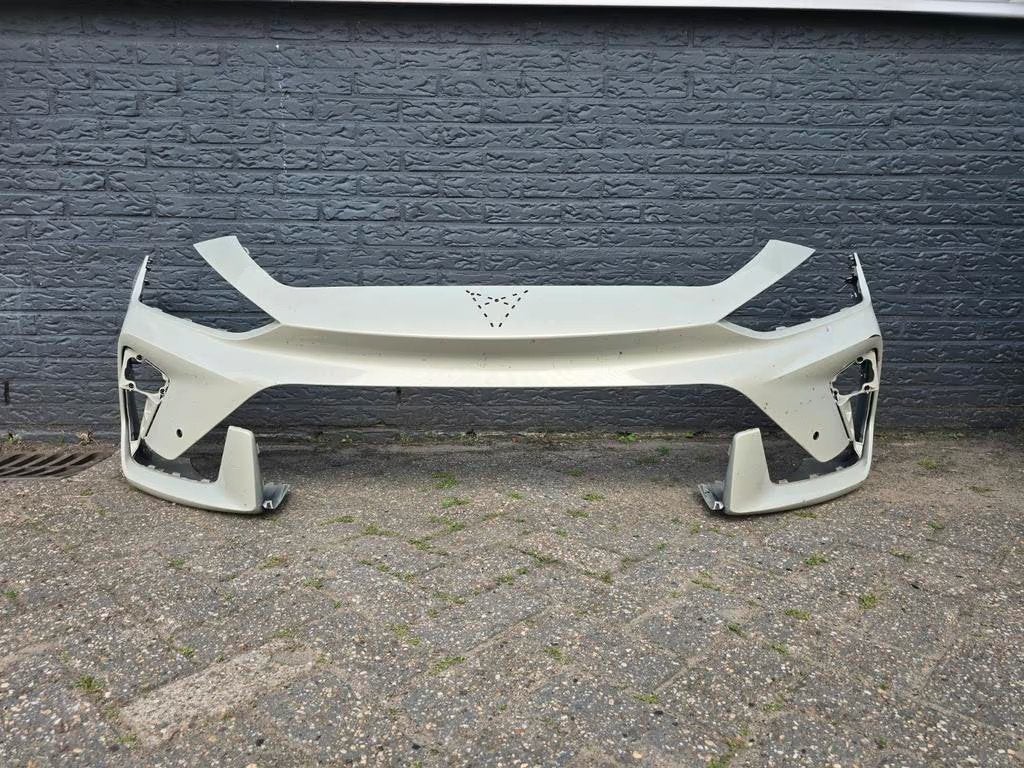 Seat Cupra Leon 5FA Facelift 2024+ Voorbumper Bumper 6xPDC O, Gebruikt, Autovia A-2, Km 585 585
08760  Martorell, ES, Ophalen of Verzenden