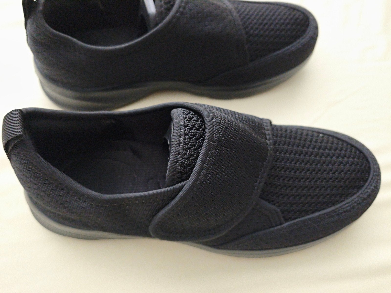 Zwarte schoen met klittenbandsluiting, Ophalen of Verzenden, Nieuw, Zwart, Sneakers of Gympen