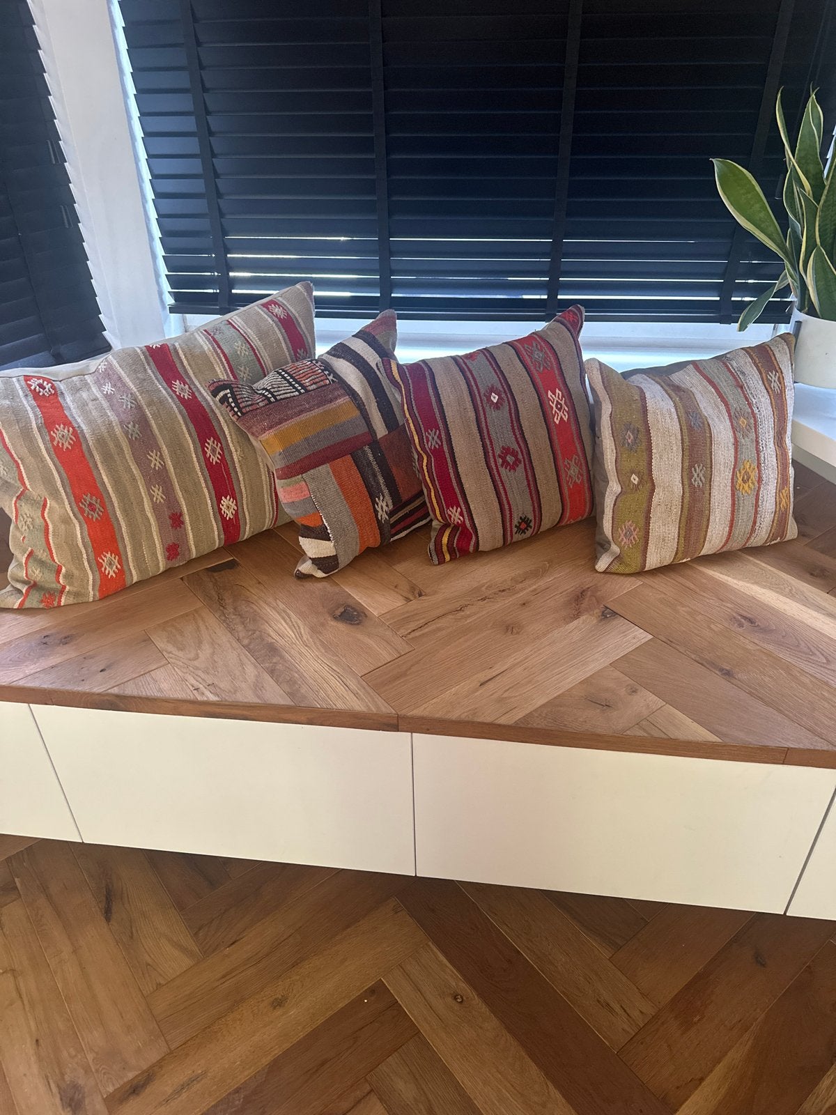 Set van 4 handgeweven Turkse kussens van wol en katoen, Ophalen of Verzenden, Zo goed als nieuw, Overige kleuren, Vierkant