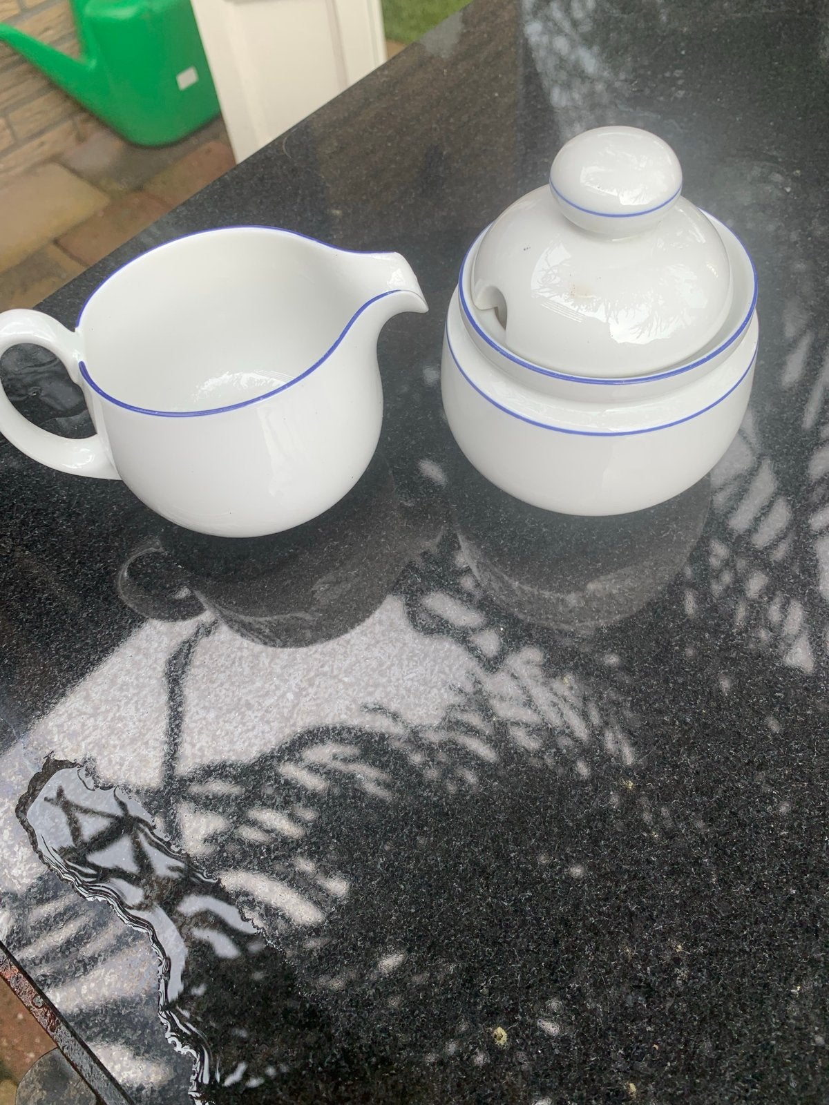 Mooi wit Roomstel - Roomkannetje en Suikerpot, Gebruikt, Keramiek, Overige typen, Ophalen of Verzenden