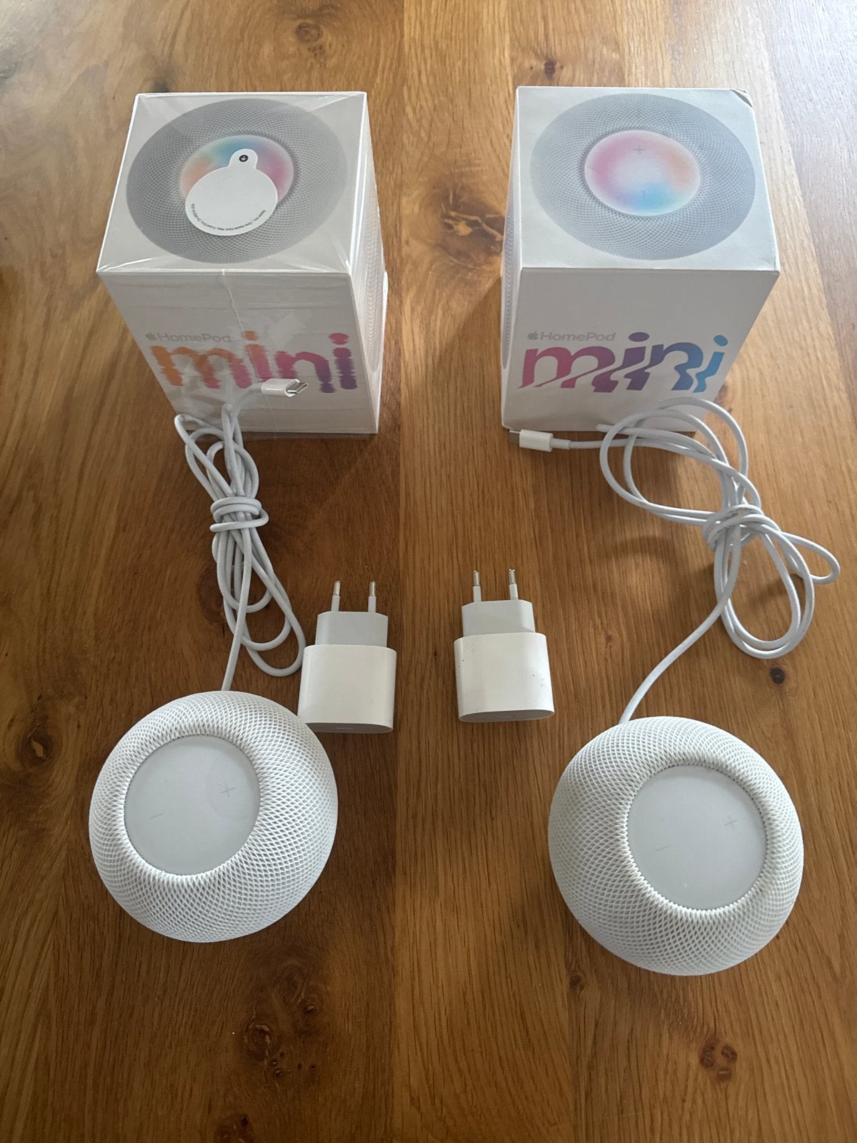 2x Apple HomePod Mini Wit - Zo goed als nieuw met laders, Slimme speaker, WiFi, Zo goed als nieuw, Minder dan 60 watt
