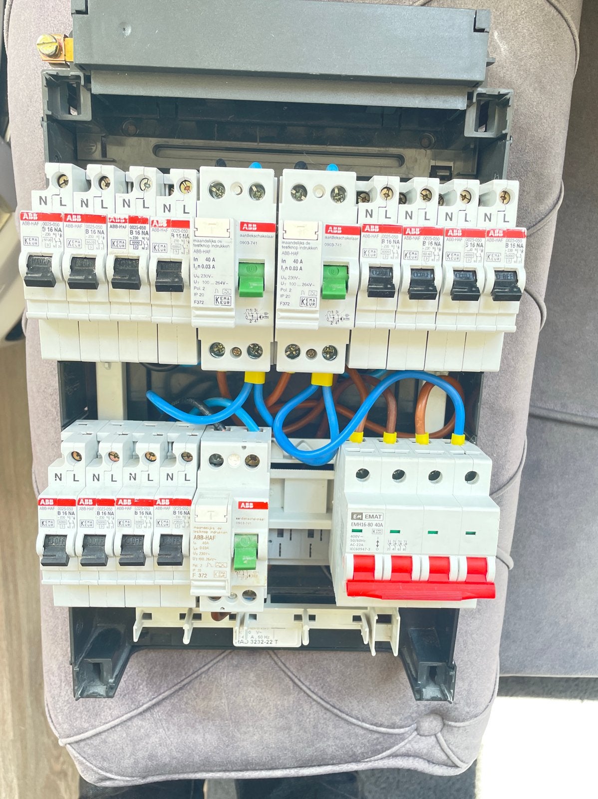 ABB Groepenkast met Aardlekschakelaars en Installatieautomat, Doe-het-zelf en Verbouw, Elektra en Kabels, Ophalen, Zo goed als nieuw