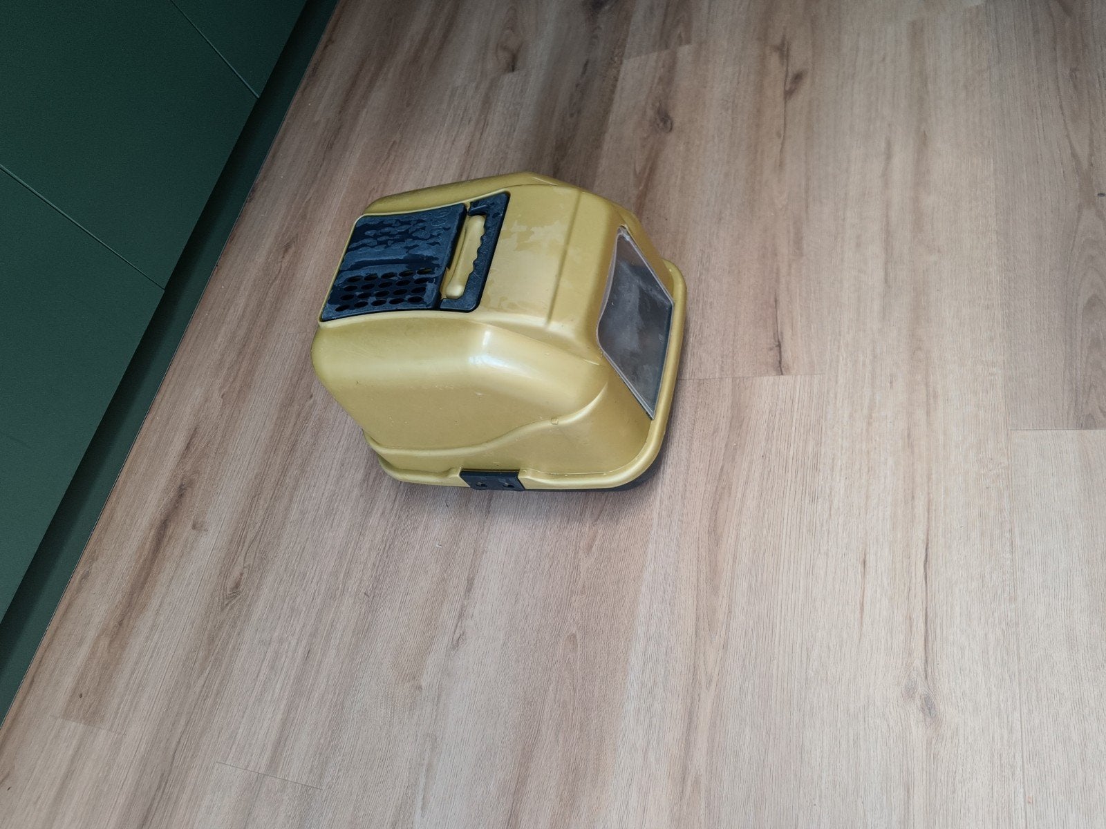 kattenbak met deurtje, Ophalen