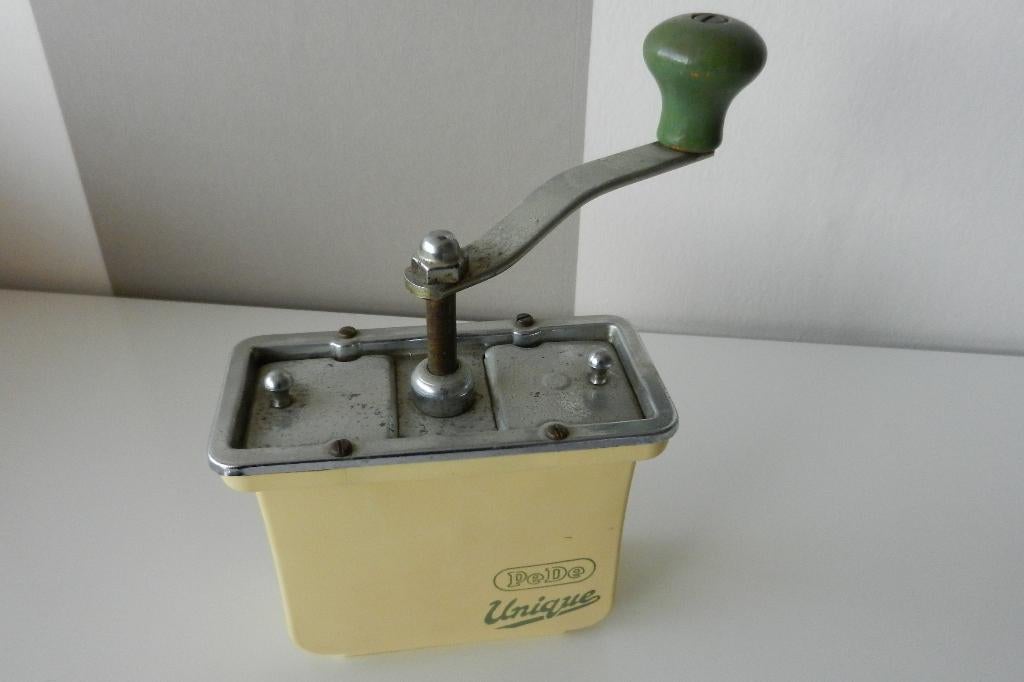 PeDe Unique - Koffiemolen bakeliet creme, Antiek en Kunst, Ophalen of Verzenden