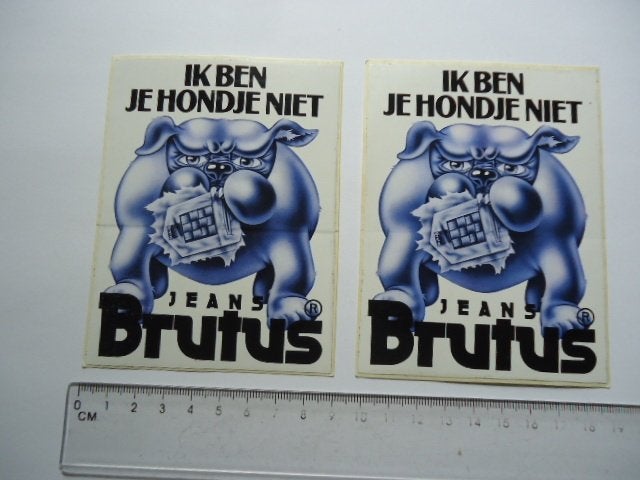 sticker oud BRUTUS Jeans jaren 70 buldog je hondje niet 2x, Verzamelen, Verzenden, Zo goed als nieuw, Bedrijf of Vereniging