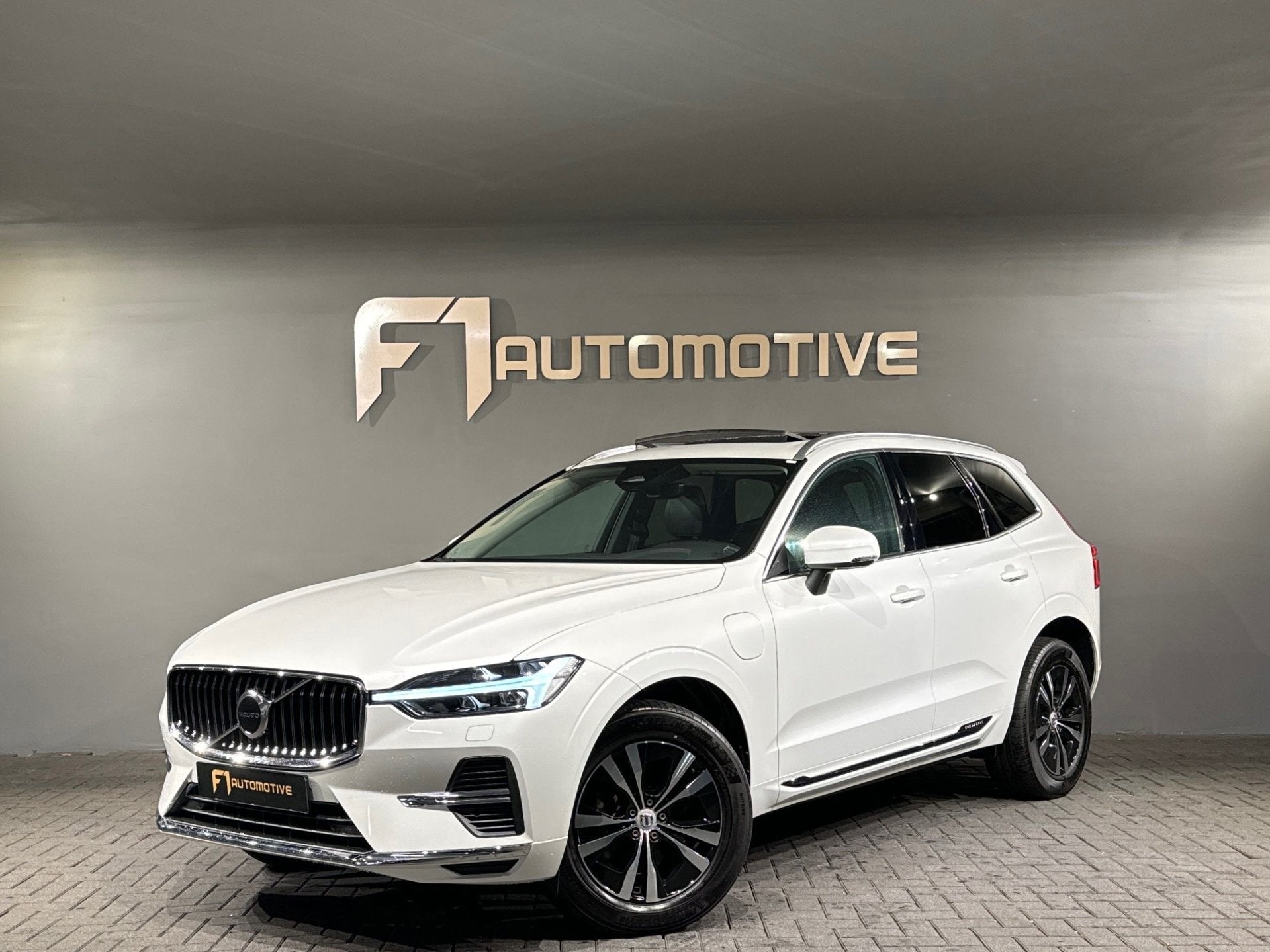 Volvo XC60 2.0 Recharge T6 AWD Inscription Pano|H/K|Keyless, Dealer onderhouden, Gebruikt, 1969 cc, Bedrijf