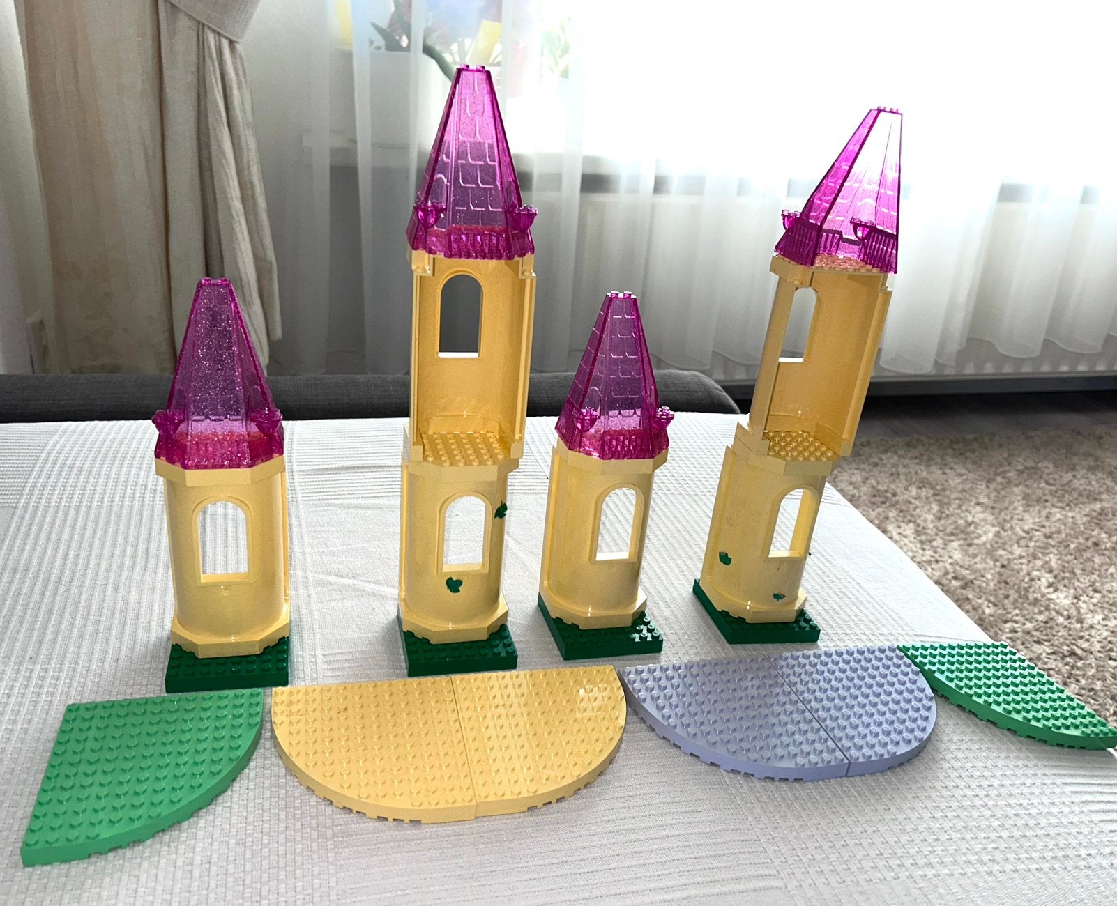 Lego Belville torens en grondplaatjes €4.50 - 5.90, Kinderen en Baby's, Speelgoed | Duplo en Lego, Ophalen of Verzenden, Gebruikt