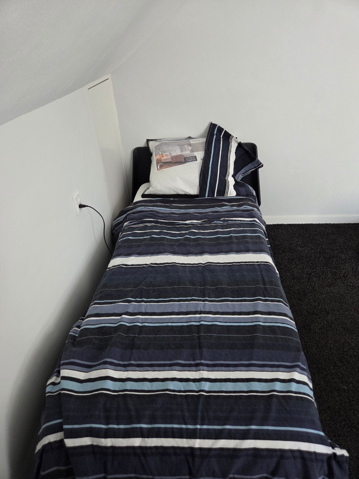 Auping Essential 90x200 compleet Elektr.verstelb.+hoofdbord, Ophalen, 90 cm, Eenpersoons, Blauw