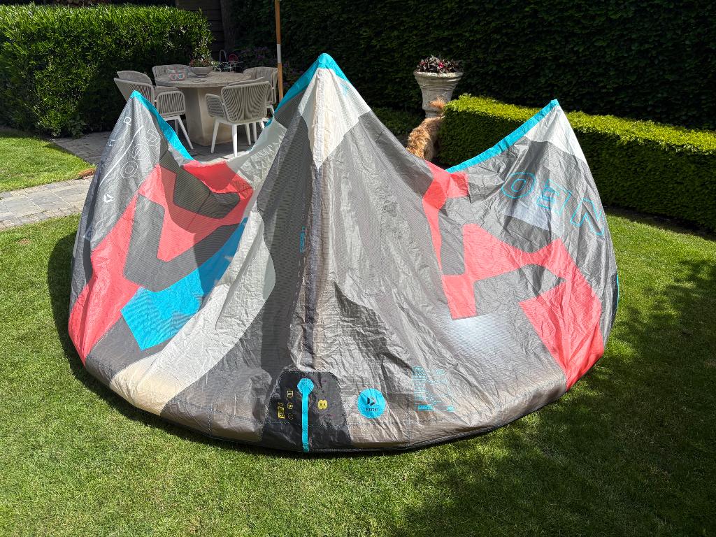 Duotone DLAB NEO 8m 2024, Watersport en Boten, Kitesurfen, 8 m², Geen board, Ophalen of Verzenden, Zo goed als nieuw