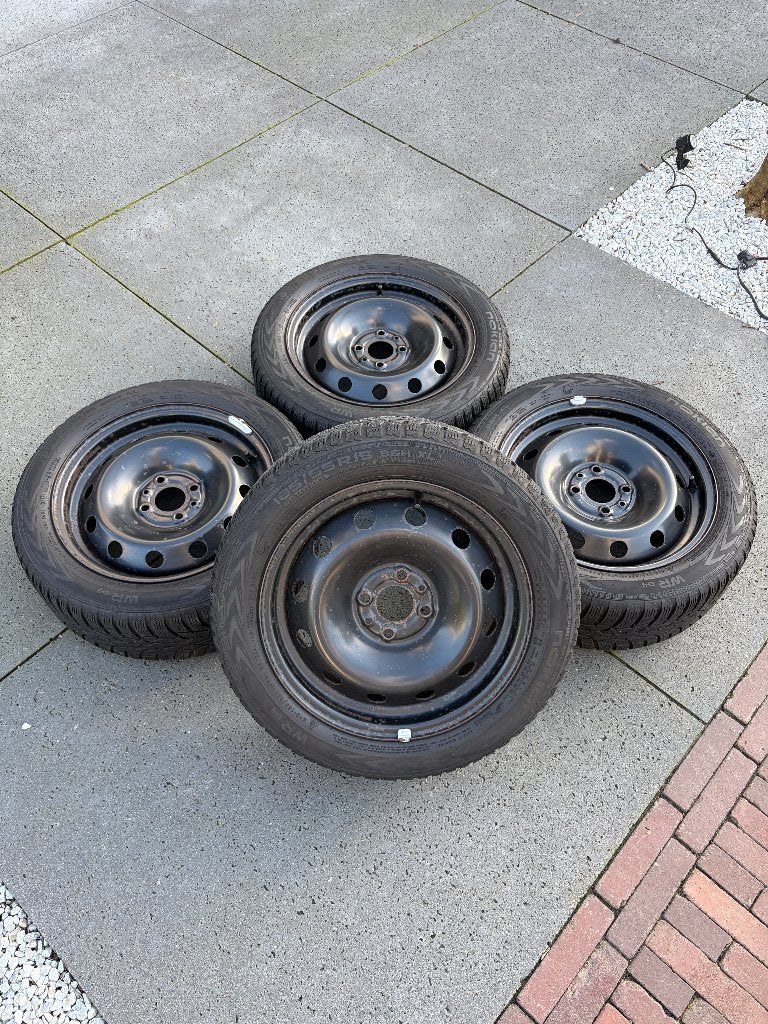 Nokian winterbanden met stalen velgen voor oa Fiat 500, Ophalen, Gebruikt, 15 inch, Banden en Velgen