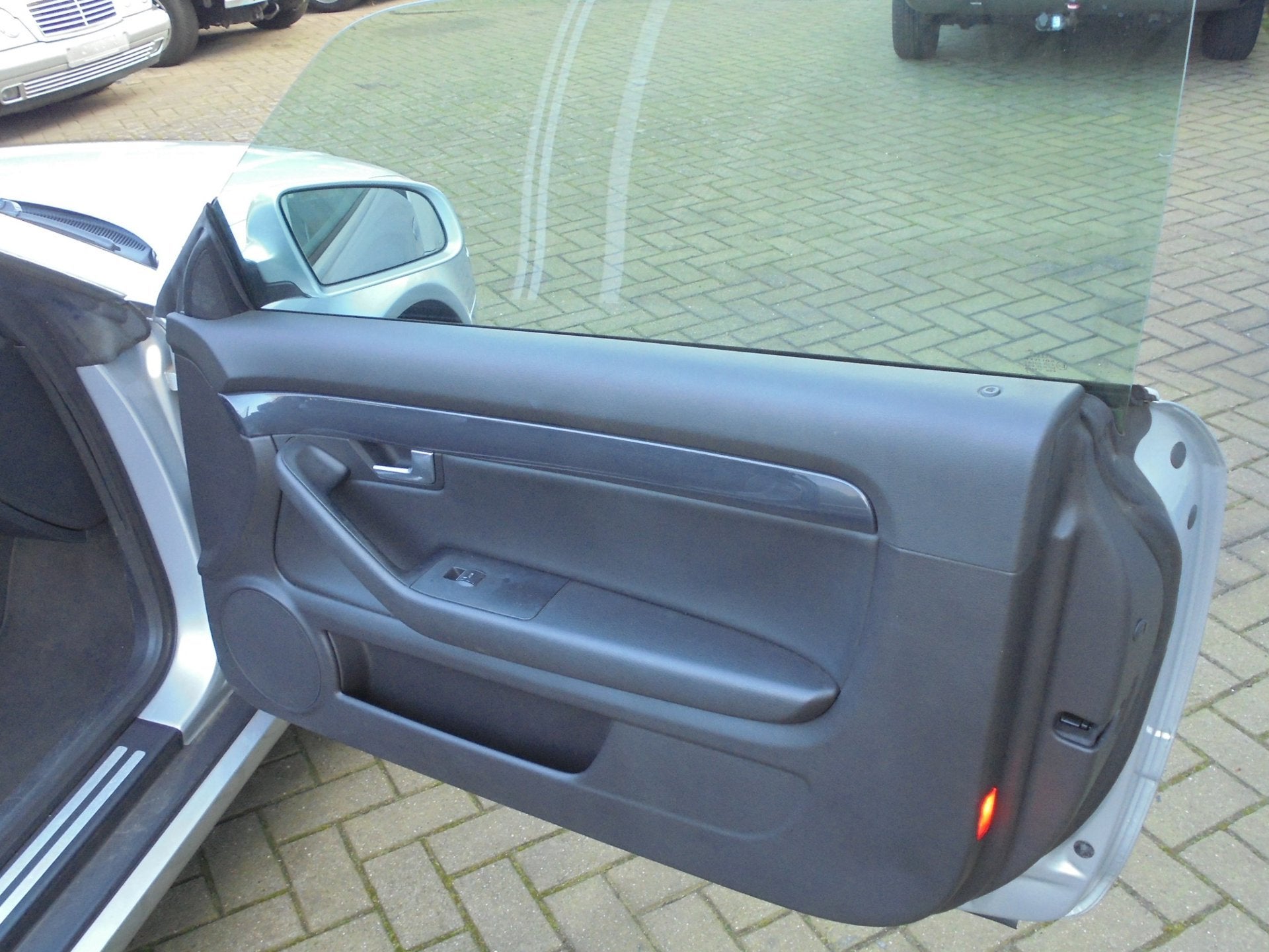 Foto 31 van Audi A4 Cabriolet 2.4 V6 Exclusive TREKHAAK