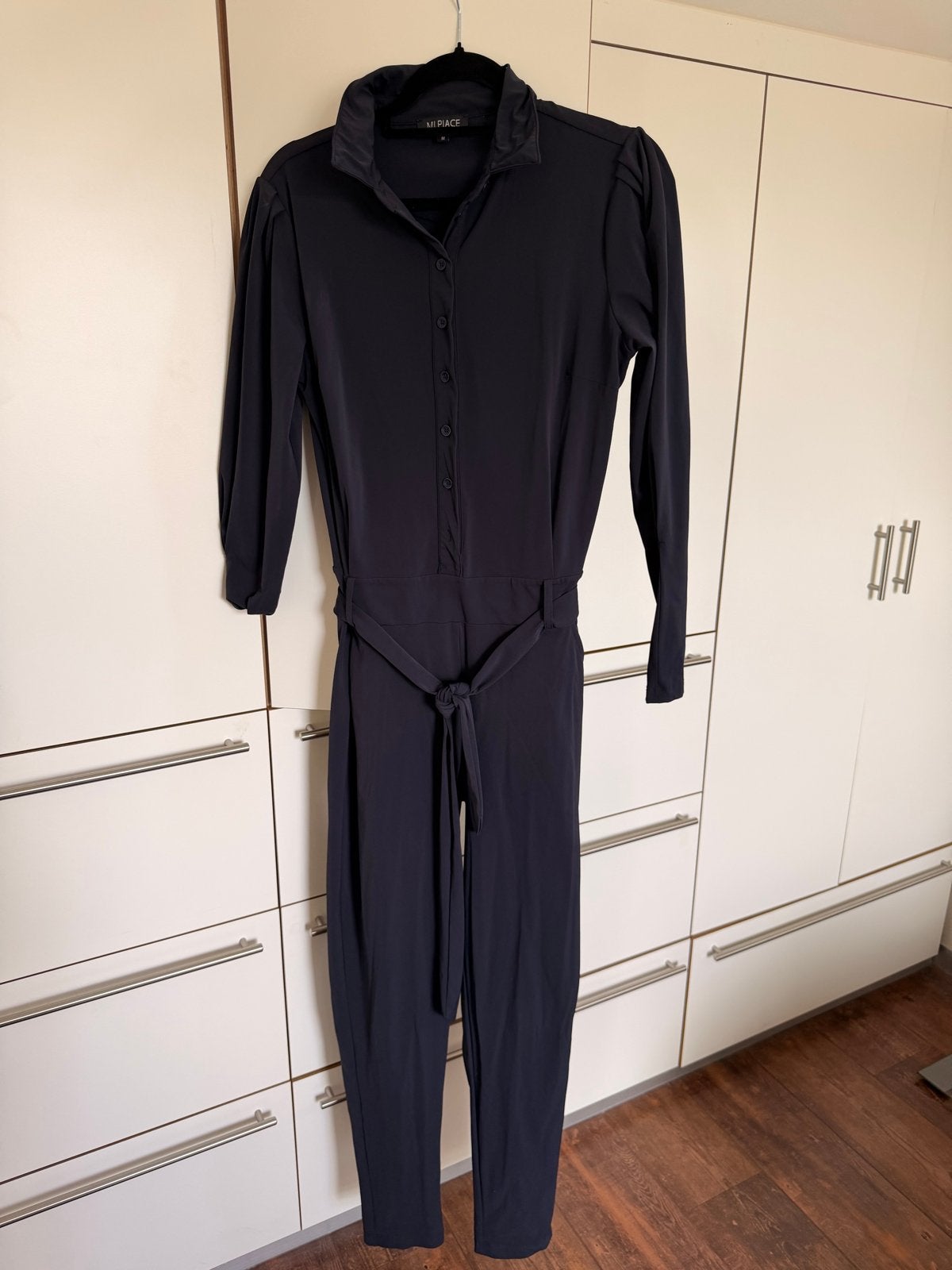 Travelstof jumpsuit met pofmouwen - Mi Piace, Ophalen of Verzenden, Zo goed als nieuw, Maat 38/40 (M), Blauw