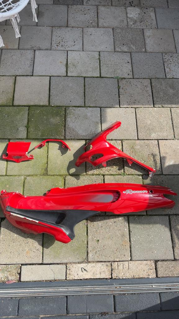 Gilera runner kapdelen darkdream rood, Motoren, Ophalen