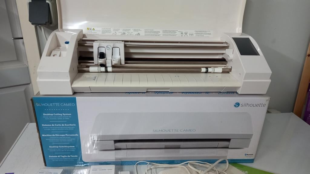 Silhouette Cameo 3 met accessoires en materialen, Hobby en Vrije tijd, Geschikt voor karton, Gebruikt, Ophalen of Verzenden, Machine