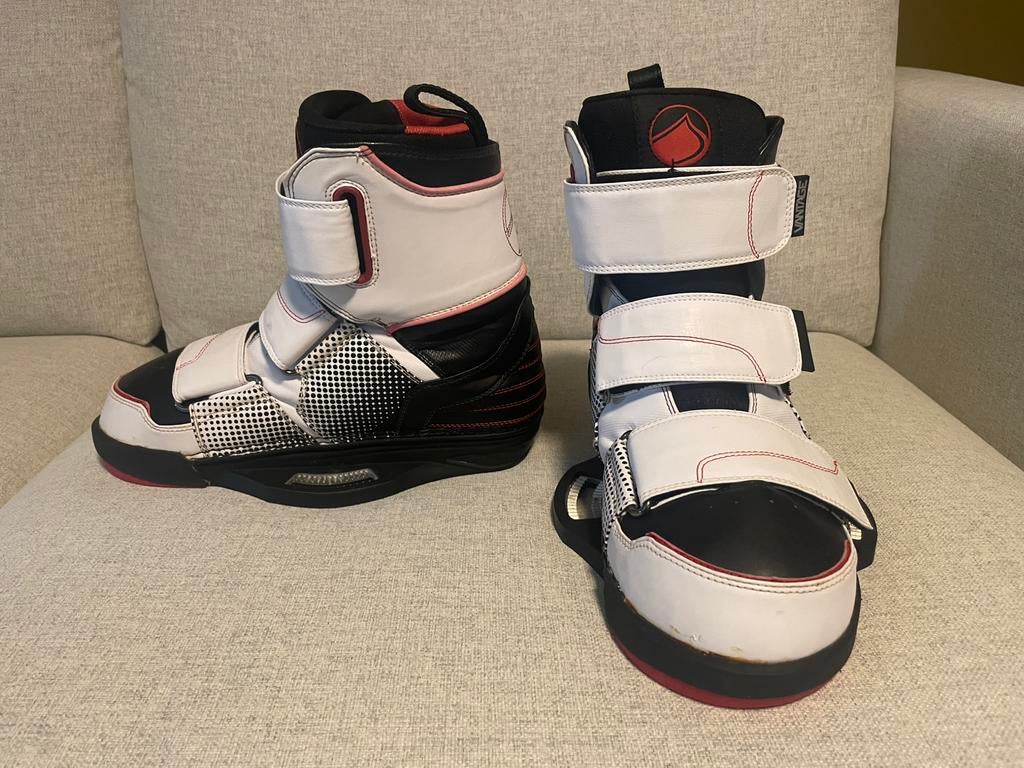 Liquid Force Wake Boots/Binding 44, Watersport en Boten, Ophalen, Zo goed als nieuw, Schoenen