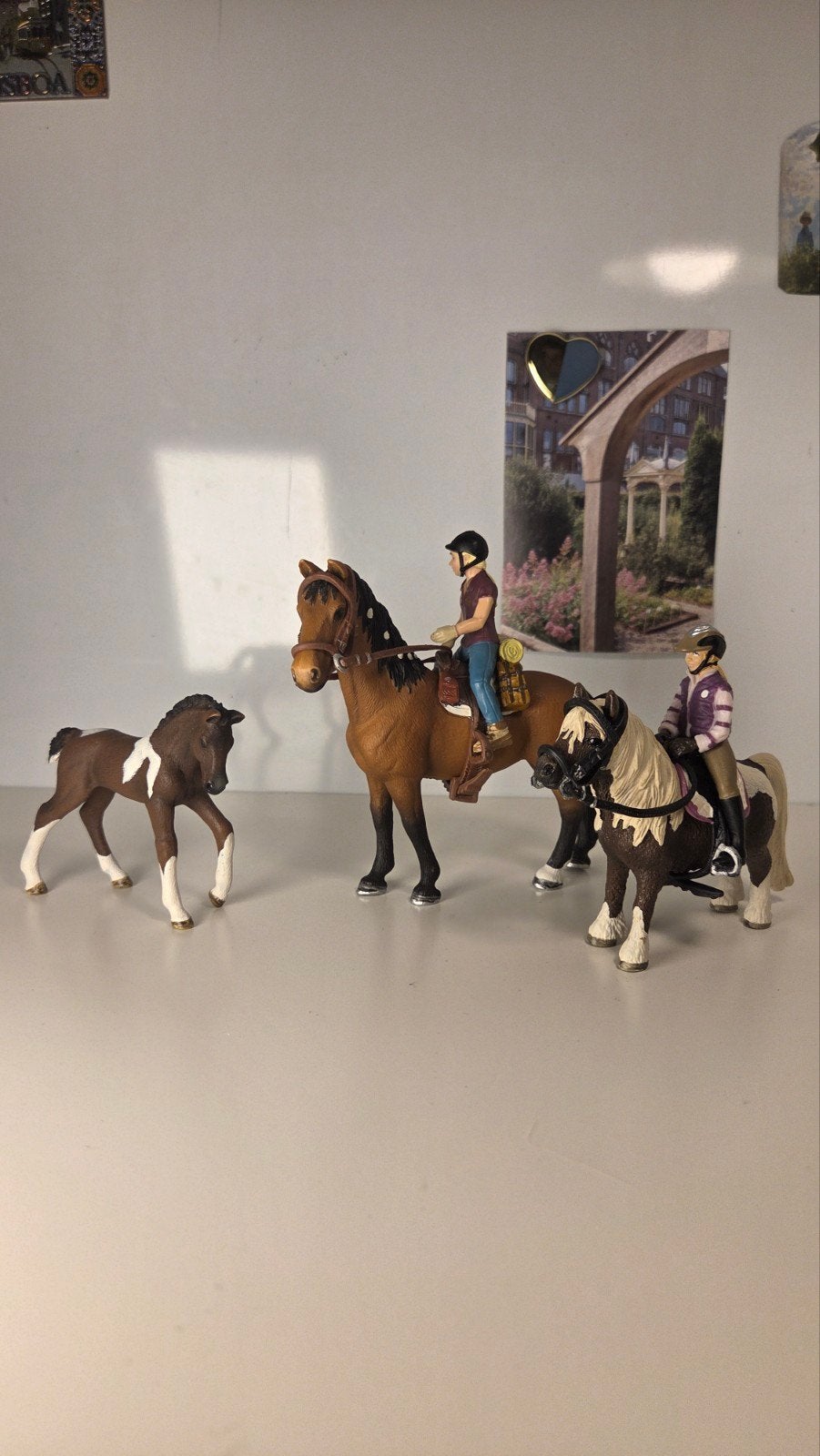 Schleich Collectie. 3 paarden, 2 riding sets, 1 kistje, Ophalen, Zo goed als nieuw, Paard, Beeldje of Figuurtje