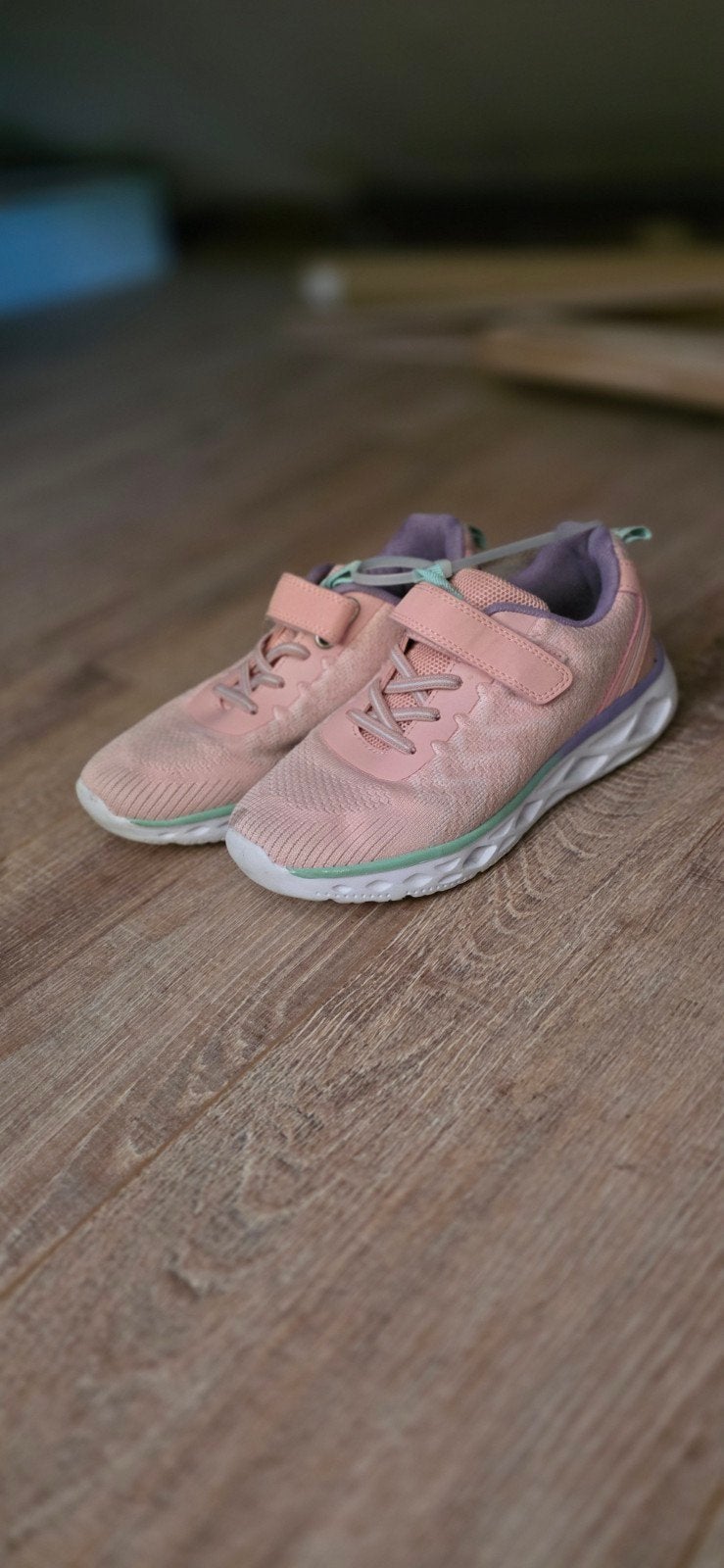 Roze gymschoenen maat 34 - netjes met klein vlekje, Ophalen of Verzenden, Gebruikt, Meisje, Sportschoenen