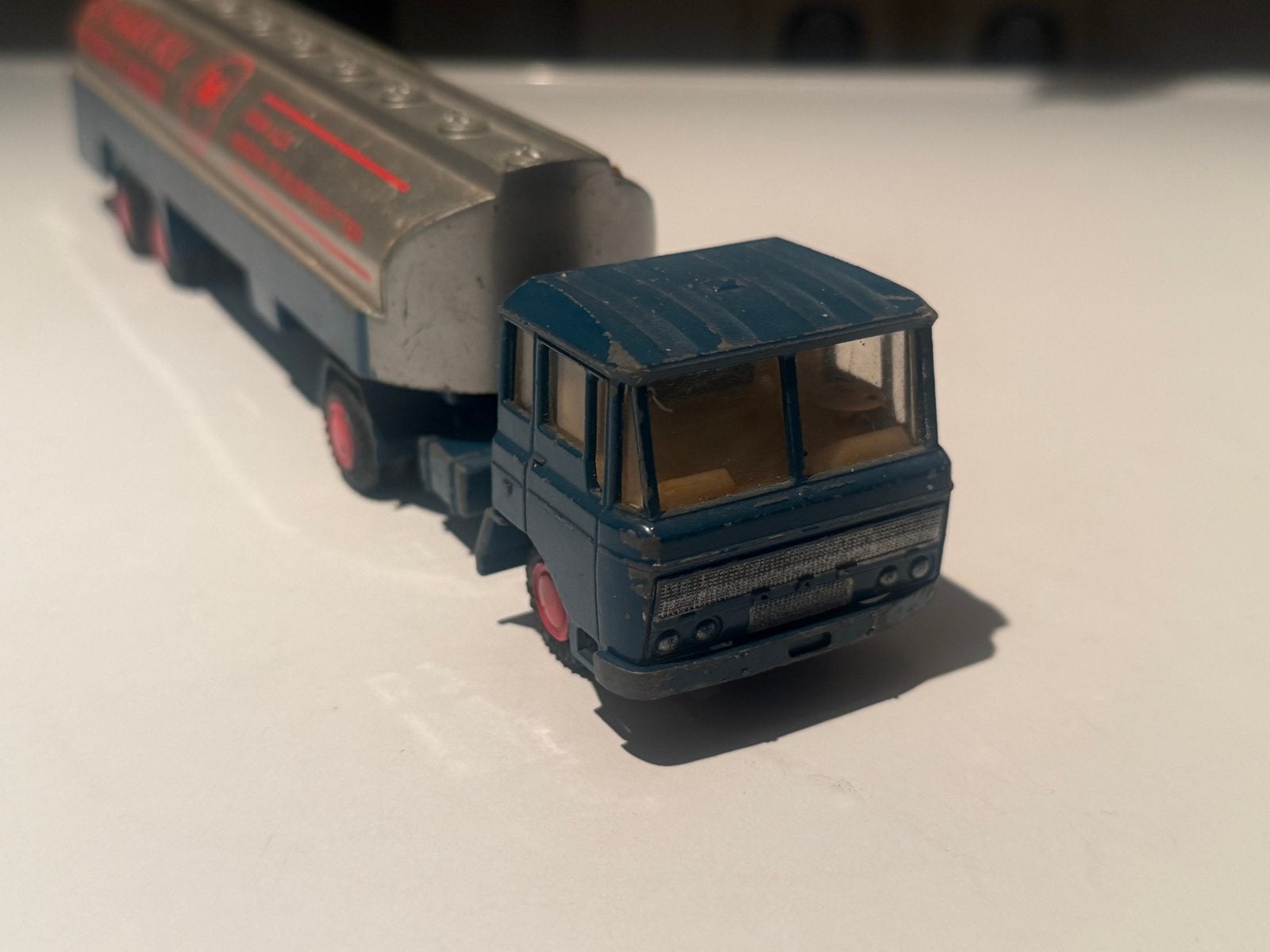 Lion car  DAF tankwagen model - De Haan N.V. Rotterdam, Hobby en Vrije tijd, Ophalen of Verzenden, Gebruikt, Bus of Vrachtwagen