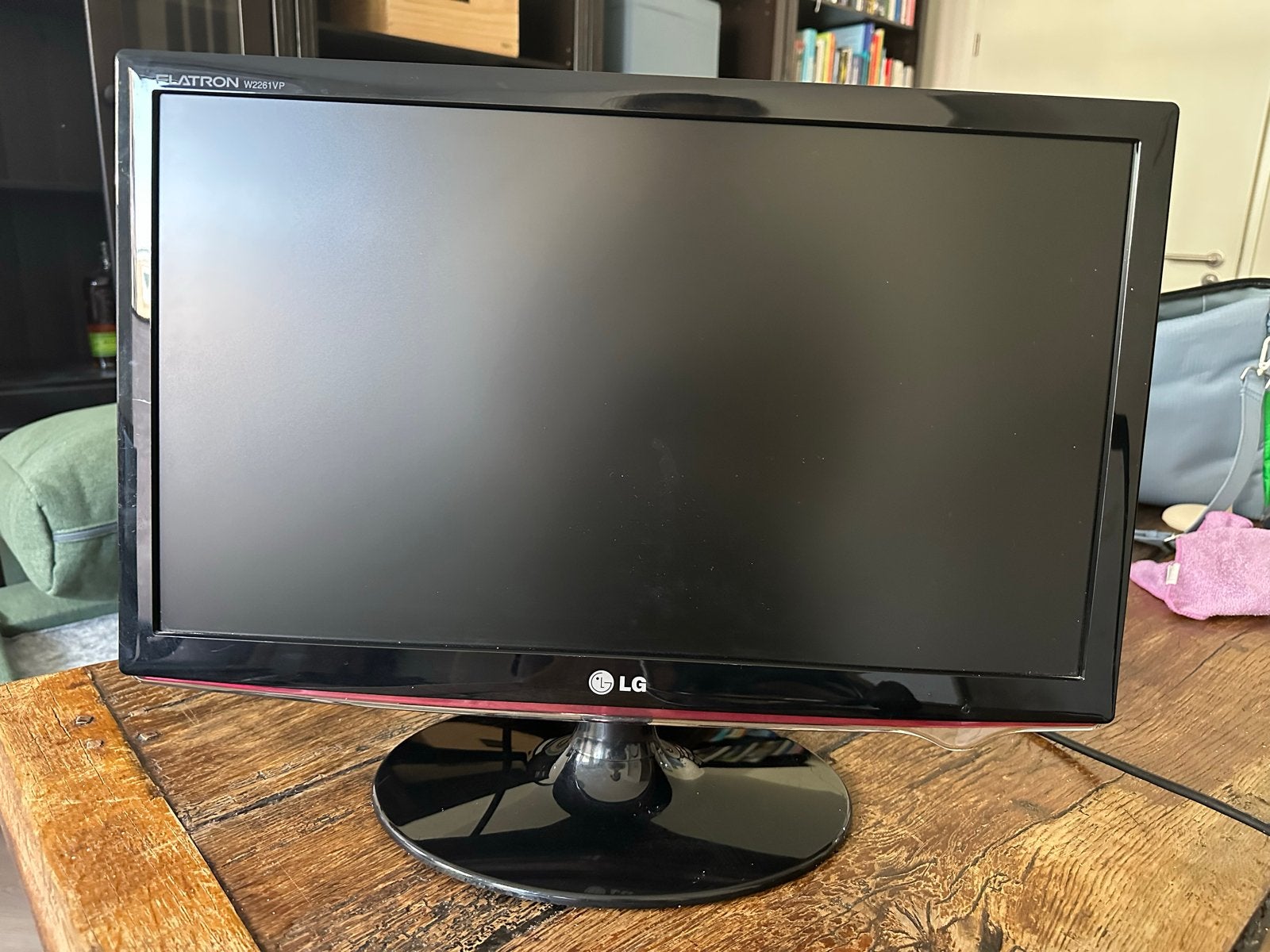 LG Flatron W2261VP Monitor - Full HD, 60Hz, Ophalen, Kantelbaar, Full HD, Onbekend