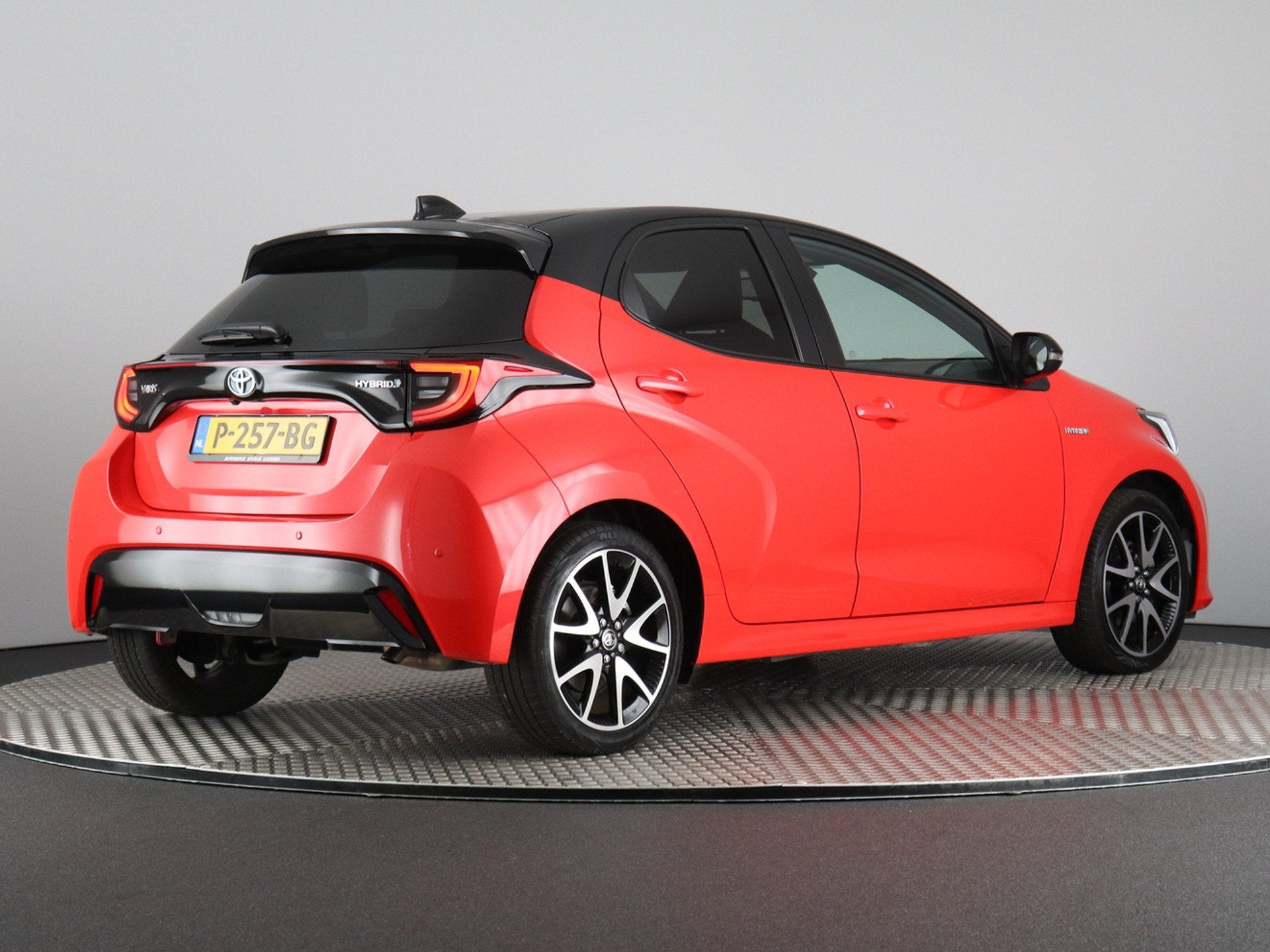 Toyota Yaris 1.5 Hybrid Launch Edition 1e Eigenaar (Camera /, 450 kg, Gebruikt, Euro 6, 1490 cc