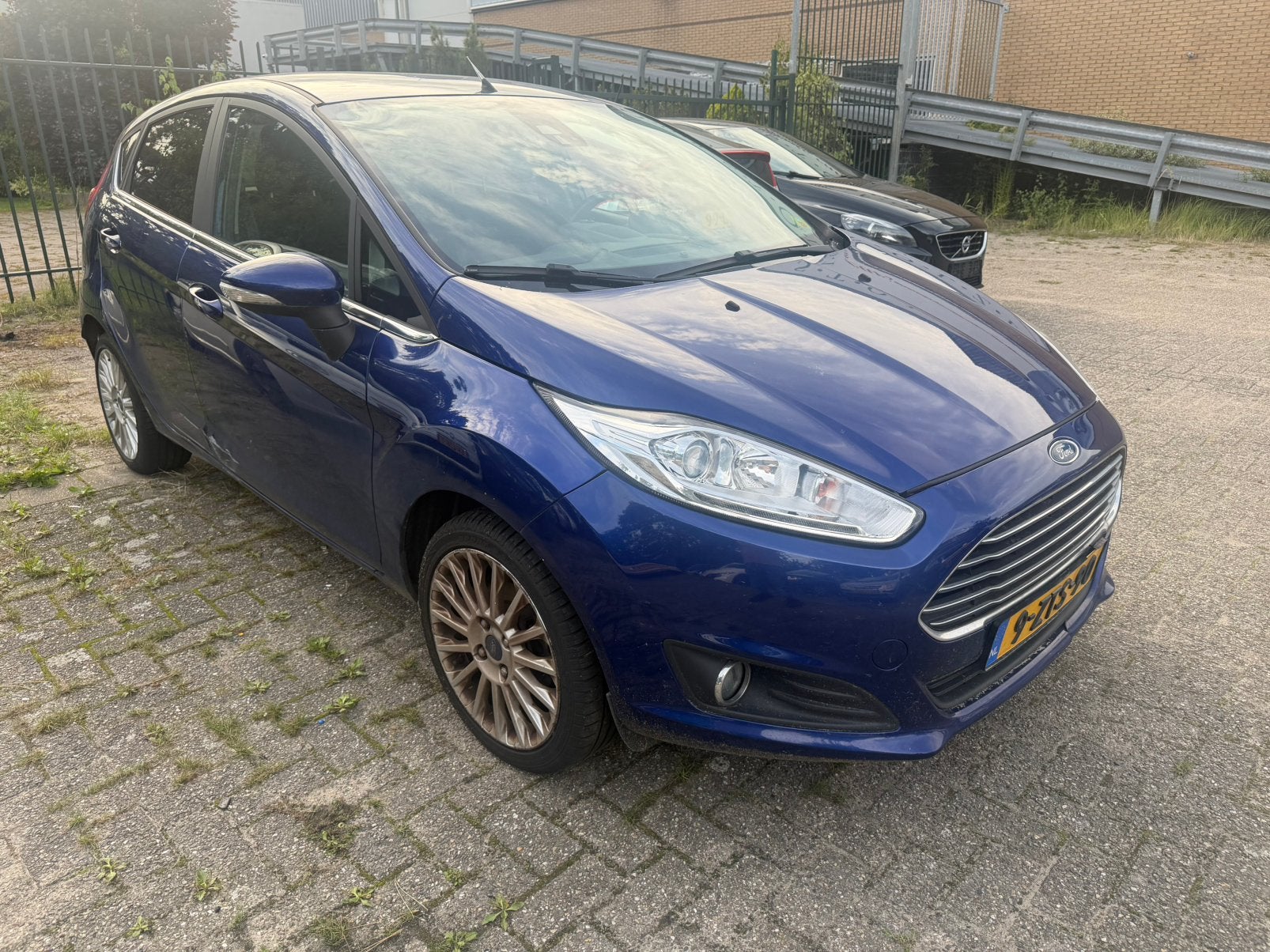Ford Fiësta 1.0 74KW/100PK 5D 2015 Blauw defect motor zie fo, Auto's, Voorwielaandrijving, Blauw, 100 pk, 23 km/l