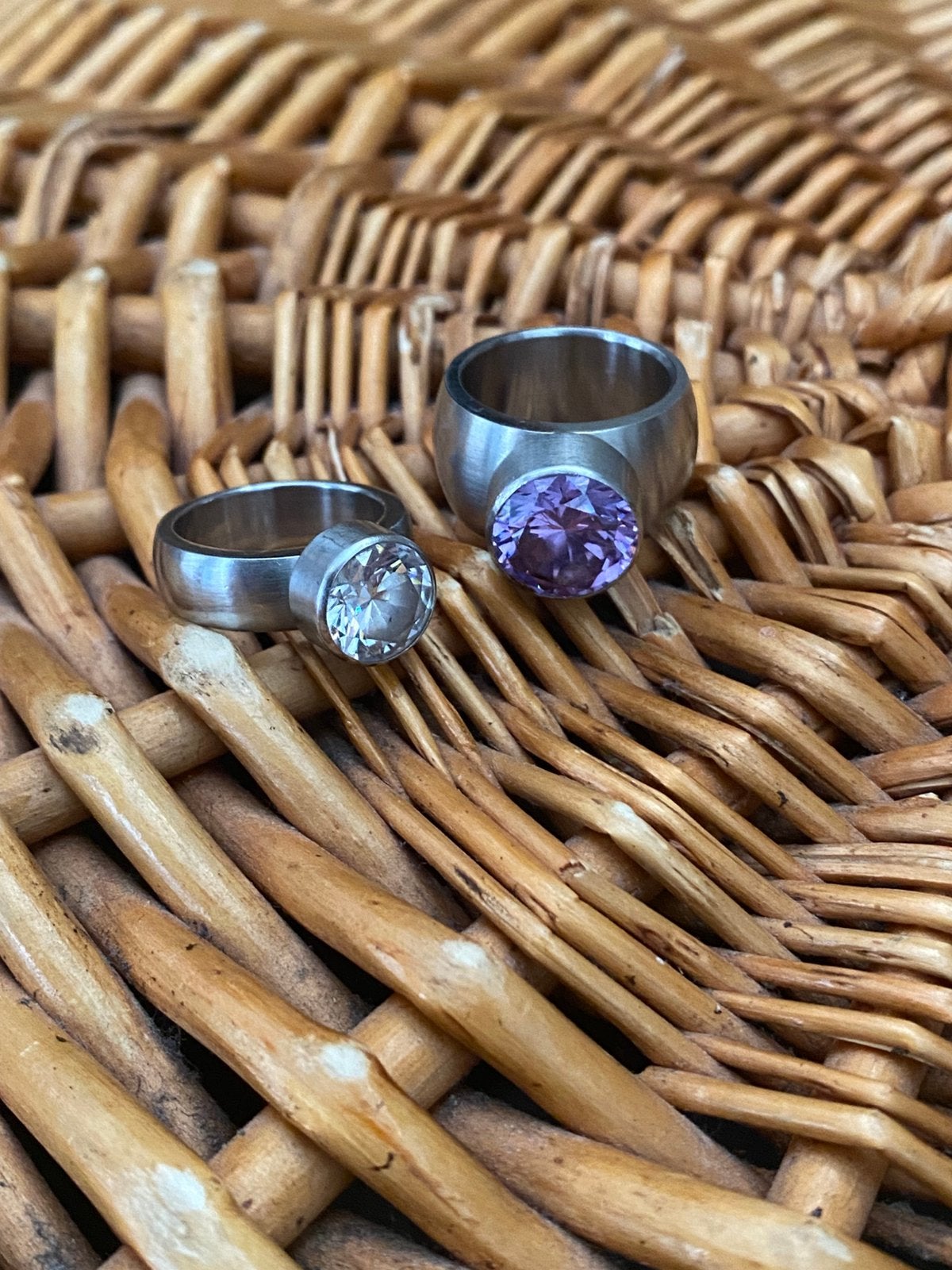 Melano ringen, Sieraden, Tassen en Uiterlijk, Ringen, IJzer of Staal, Ophalen of Verzenden, Zo goed als nieuw, 17 tot 18