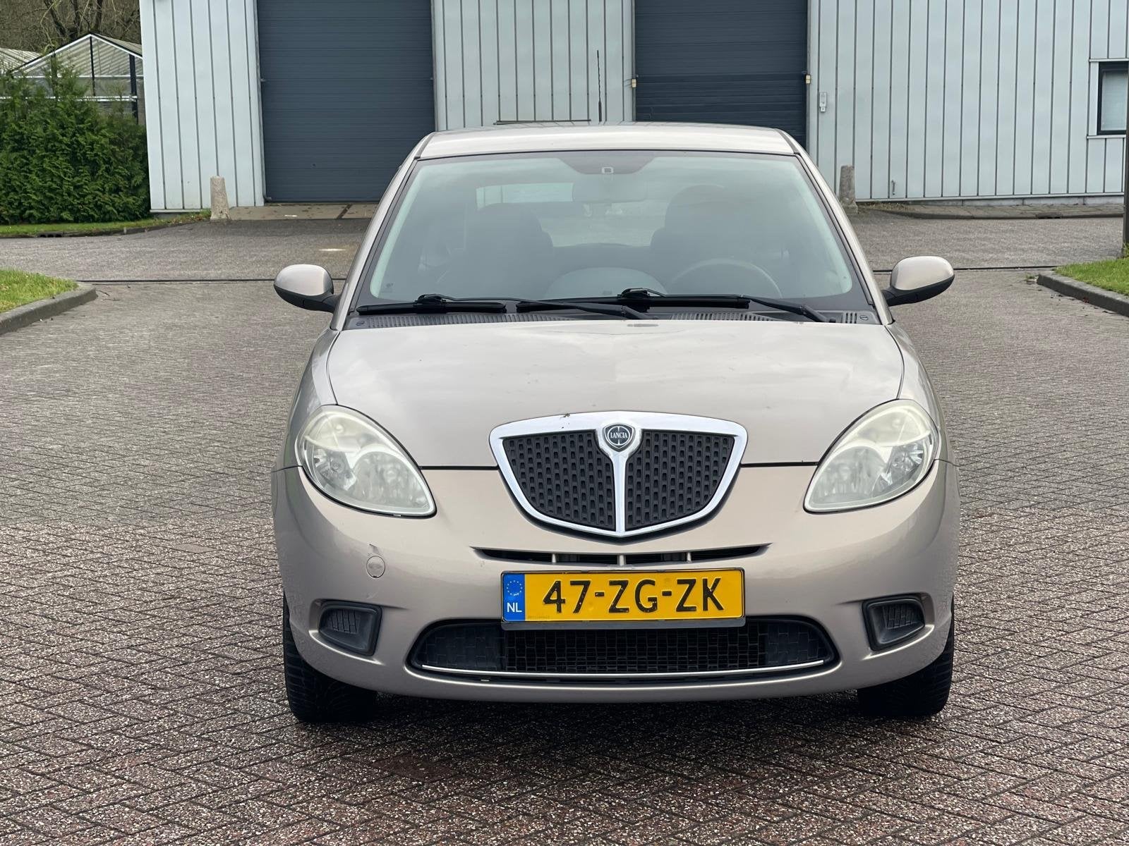 Lancia Ypsilon 1.2 Oro/AIRCO/ELECRAMEN VOOR/TREKHAAK, Auto's, Stof, Gebruikt, Beige, Origineel Nederlands