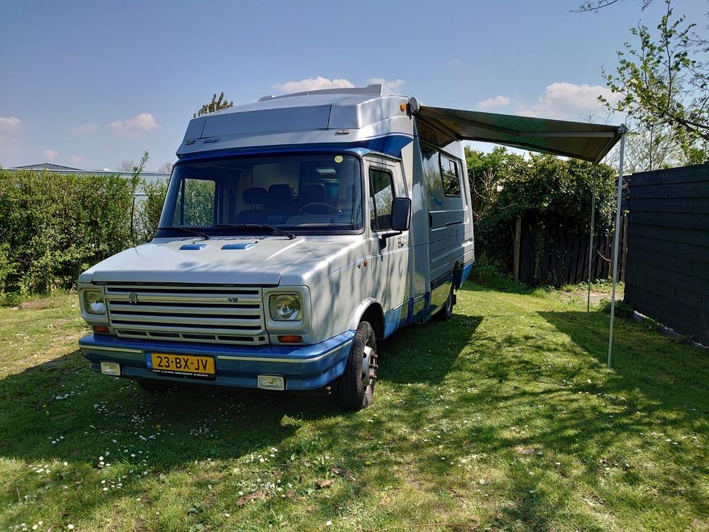 Unieke Camper: Engelse Ambulance met 3.5L V8 Benzine, Caravans en Kamperen, Overige merken, Buscamper of Camperbus, Particulier