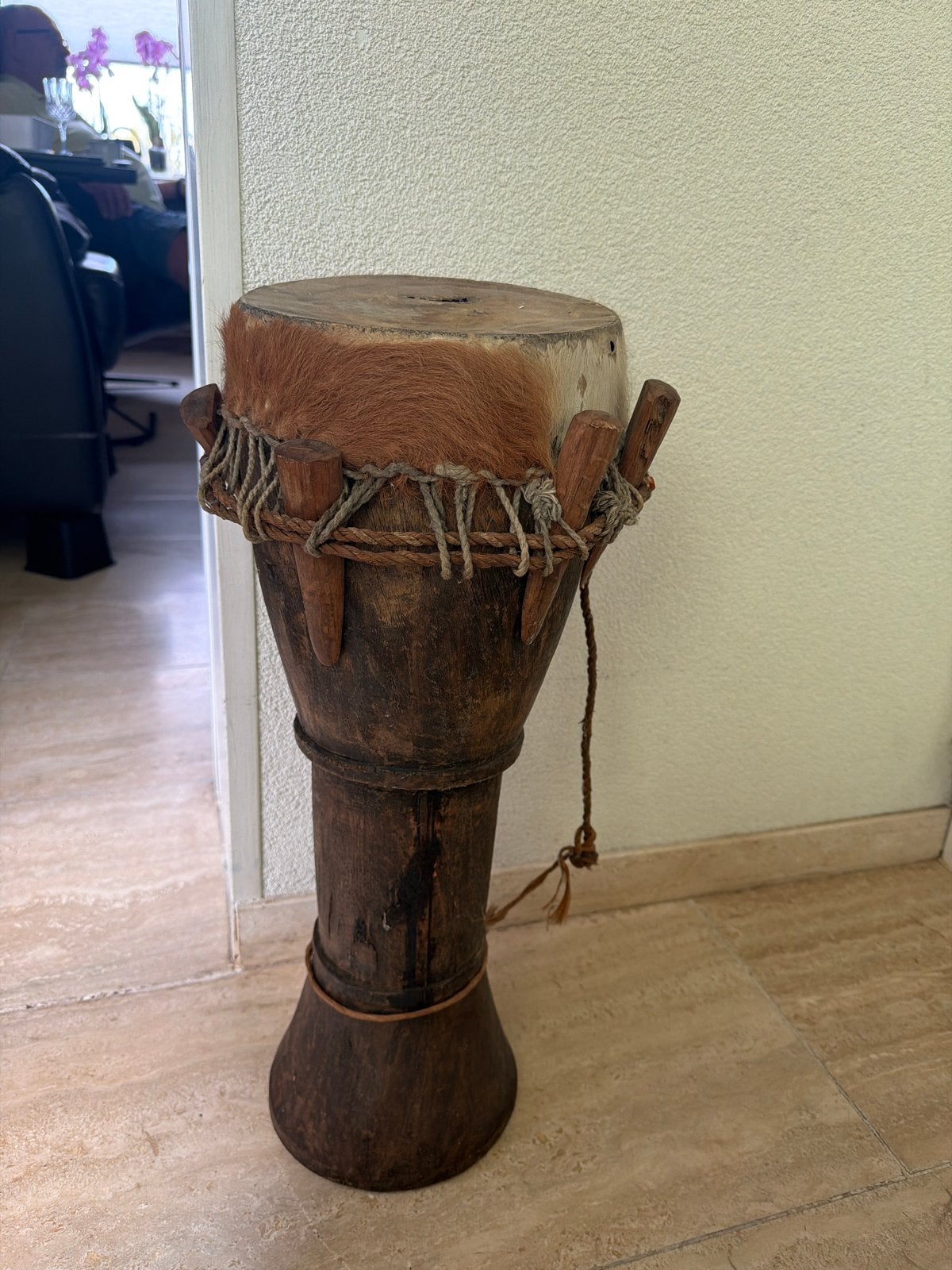 Djembe trommel - ca. 60 cm hoog met gaatje in het vel, Ophalen, Gebruikt, Trommel