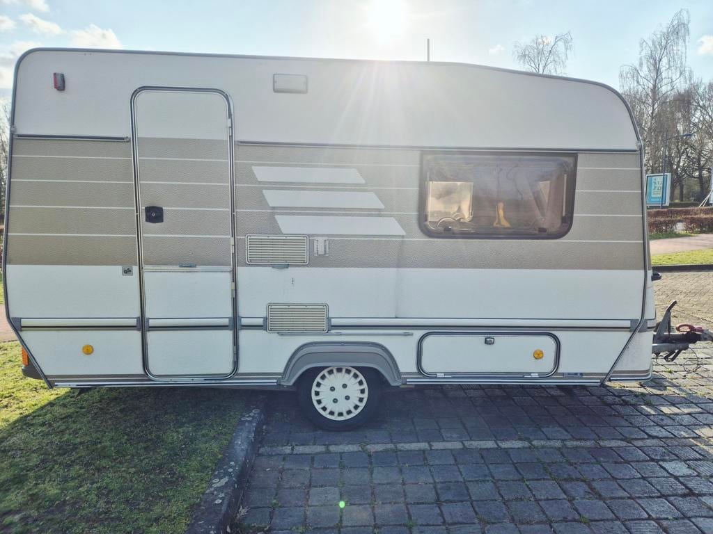 Eriba-Nova Caravan 391 met voortent, Rondzit, Particulier, Koelkast, Eriba