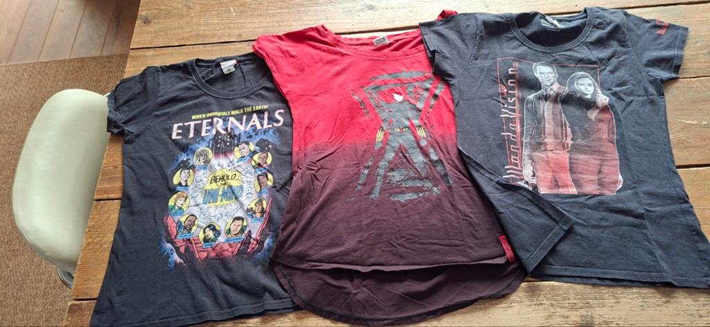 Set 3 Marvel shirts dames maat S.
1 rood shirt en 2 zwarte, Zwart, Ophalen of Verzenden, Korte mouw, Maat 36 (S)