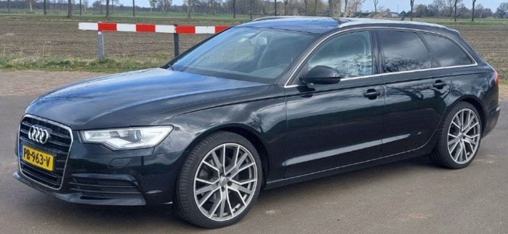 Audi A6 3.0 TDI 150KW Avant AUT S LINE  clima navi trekhaak, Auto's, Audi, 1800 kg, Zwart, 197 €/maand, Leder en Stof