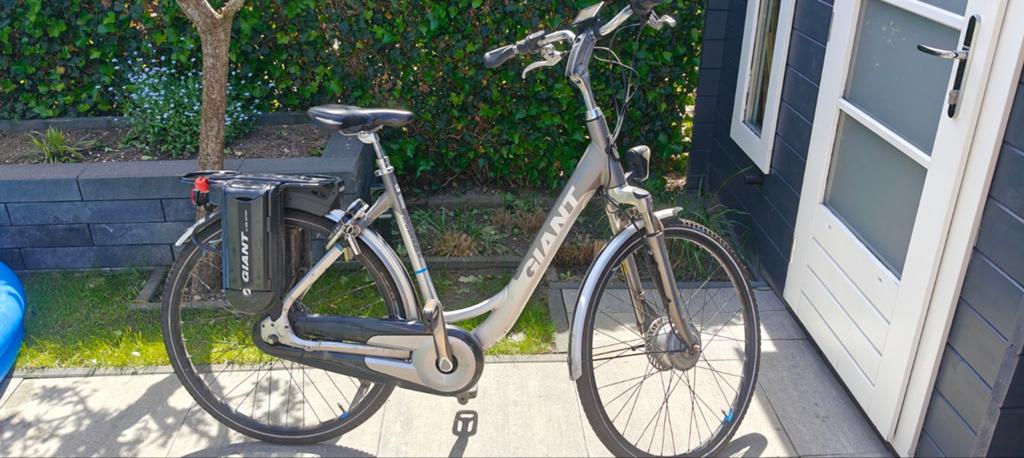 Giant Ease-E elektrische fiets met oplader, Fietsen en Brommers, Ophalen, Gebruikt