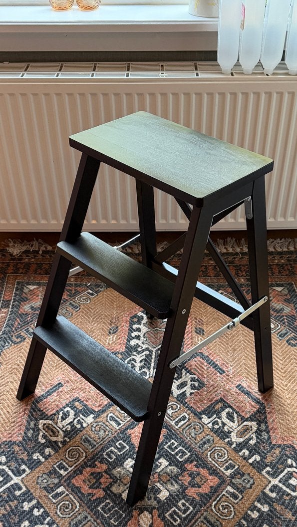 Ikea Bekväm trapje 60cm zwart, Ophalen, Zo goed als nieuw, Hout