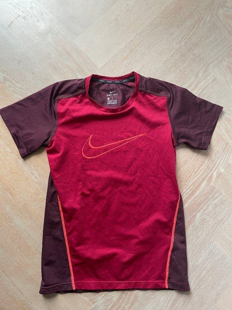 dun korte mouwen sport t-shirt Nike Dri fit rode / roestbrui, Kinderen en Baby's, Jongen of Meisje, Sport- of Zwemkleding, Ophalen of Verzenden