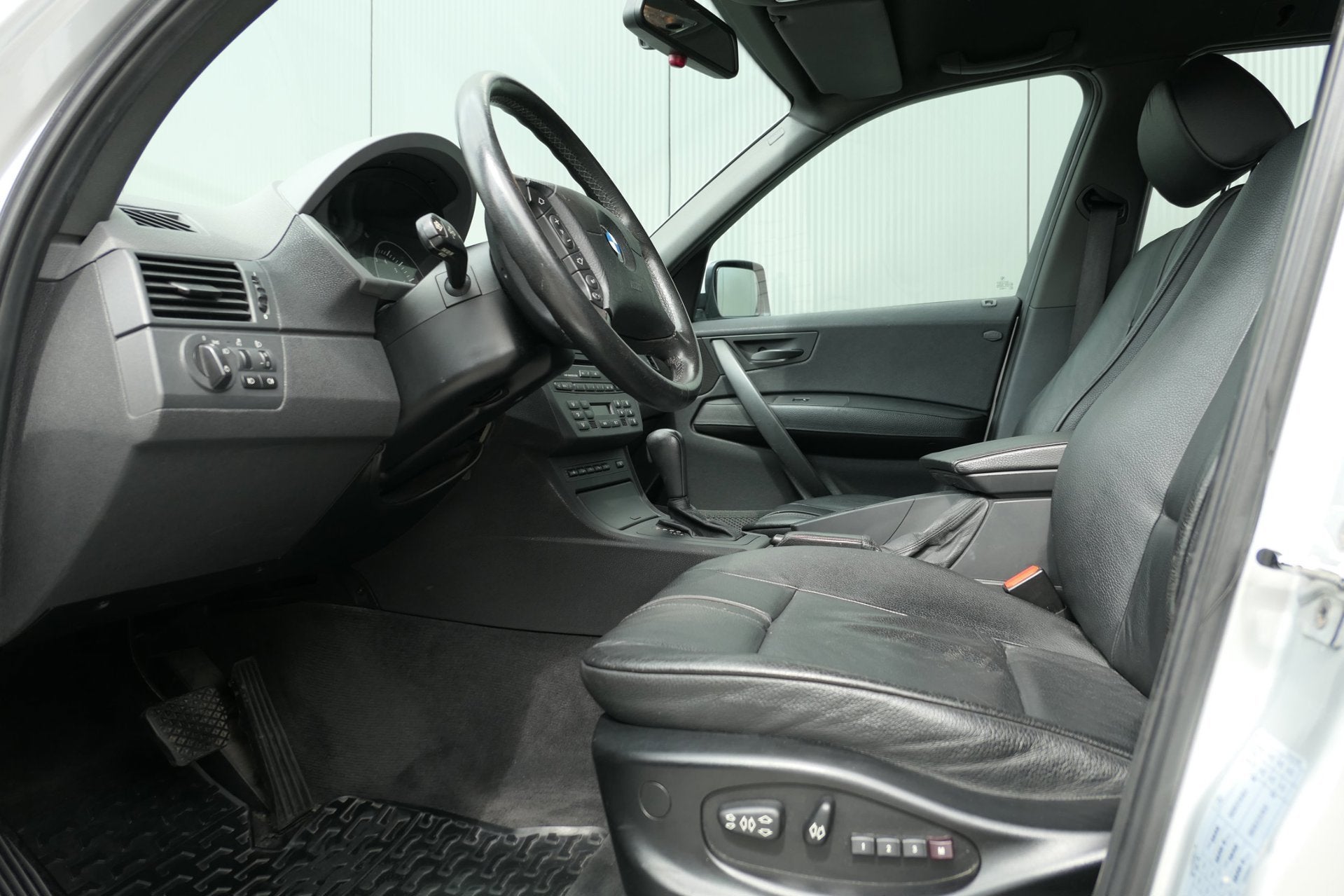 BMW X3 3.0i Youngtimer Navi Stoelverwarming Leder Memory, Auto's, Automaat, Automatische klimaatregeling, Gebruikt, Zwart