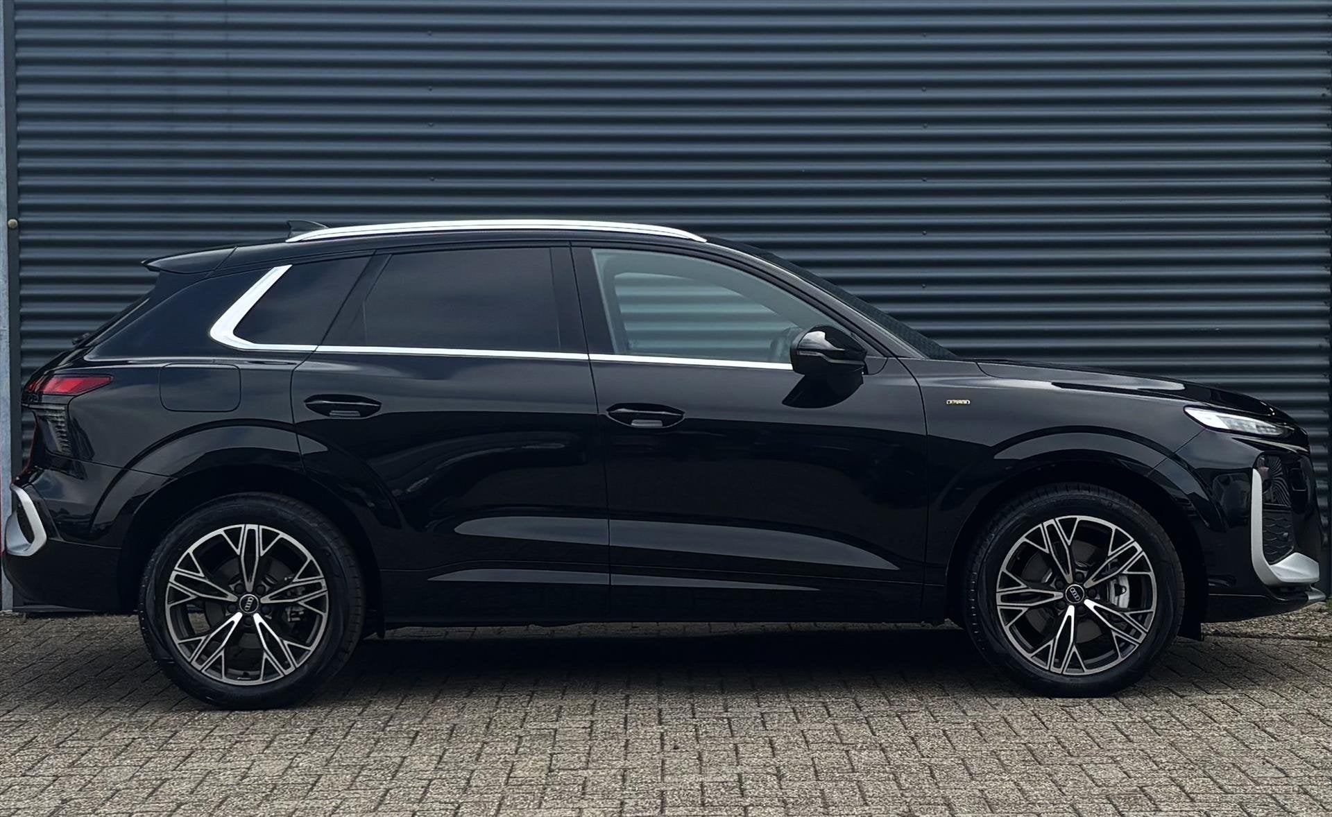 AUDI Q3 1.5 e-hybrid 272pk S-tronic S-Edition, Auto's, Audi, Automaat, 1800 kg, 4 cilinders, Zwart