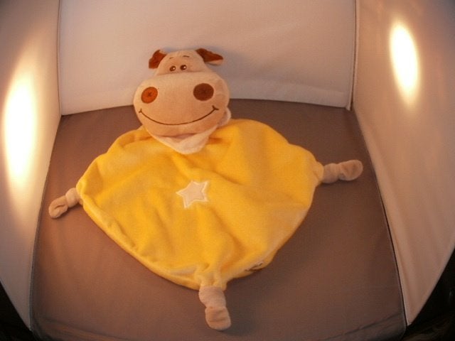 Kruidvat Evora koe/nijlpaard knuffel doek bruin of geel met, Overige merken, Overige typen, Nieuw, Ophalen of Verzenden