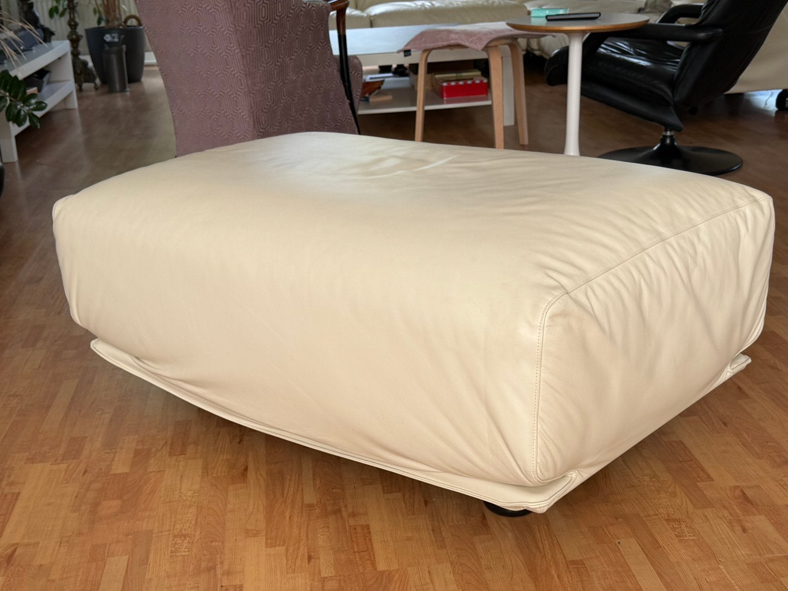 Grote wit/creme kleurige poef, Huis en Inrichting, Zitzakken, Ophalen, Zo goed als nieuw, Wit