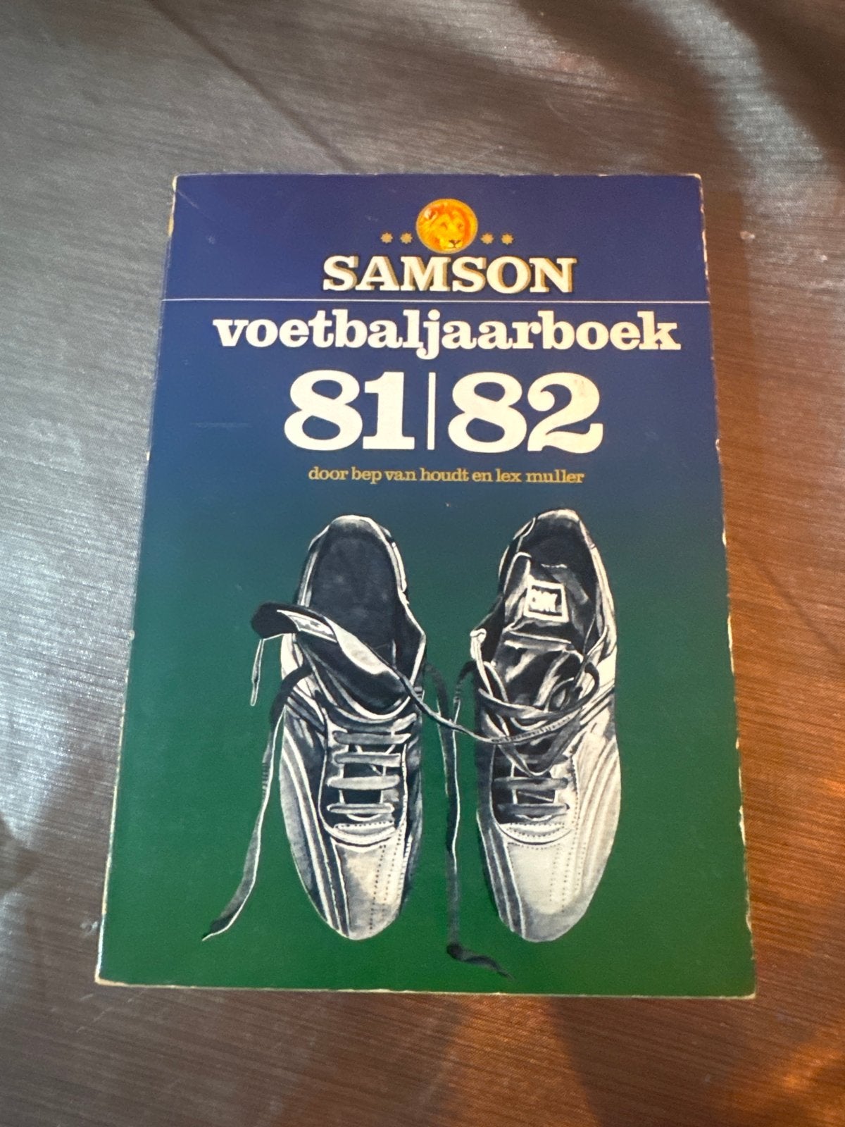 Samson Voetbaljaarboek 81/82 - Vintage Voetbalboek, Ophalen of Verzenden, Gelezen, Balsport