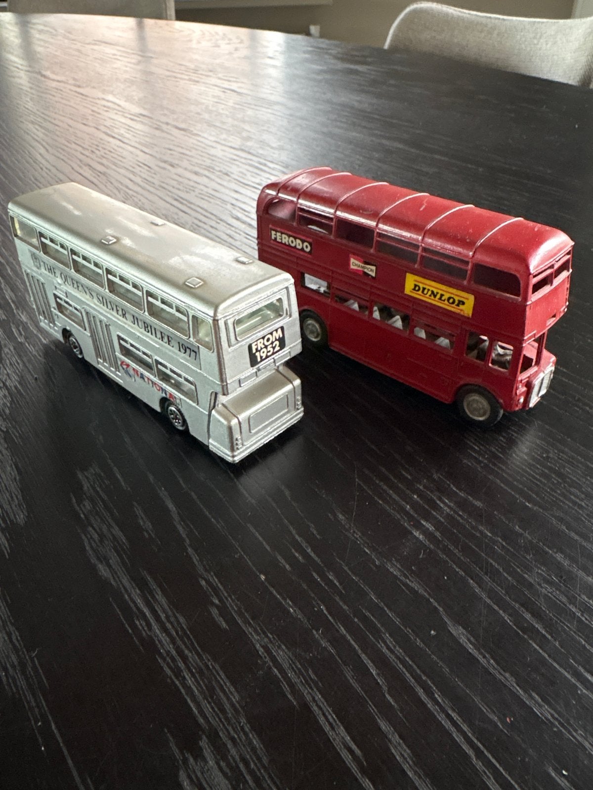 Dinky Toys Dubbeldekker Bussen - Zilveren Jubileum & Rood, Ophalen of Verzenden, Gebruikt, Bus of Vrachtwagen