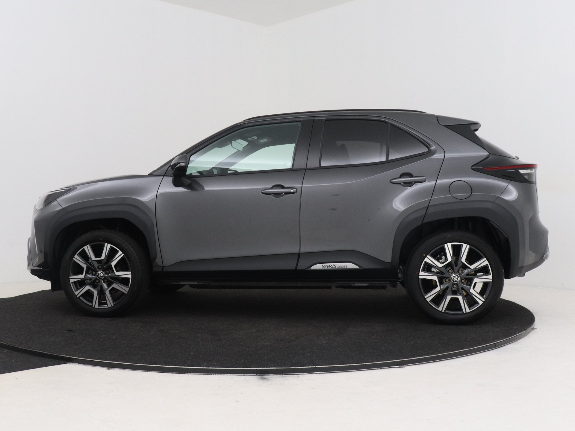 Toyota Yaris Cross 1.5 Hybrid 130 Executive Premium Pack, 12 maanden, Leder en Stof, Bedrijf, Automatische klimaatregeling