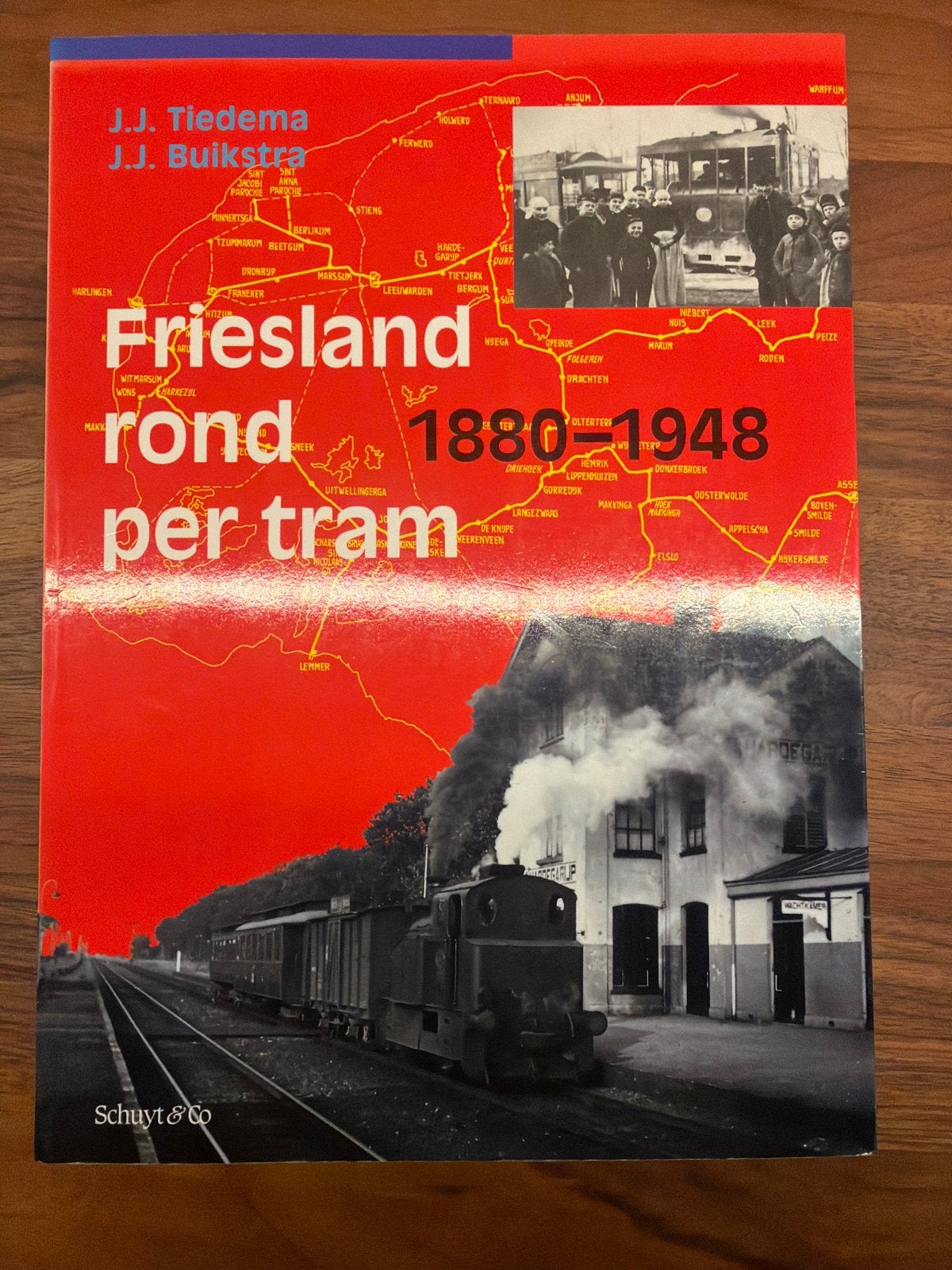 Friesland rond per tram 1880-1948 - J.J. Tiedema, Ophalen of Verzenden, Zo goed als nieuw, Tram