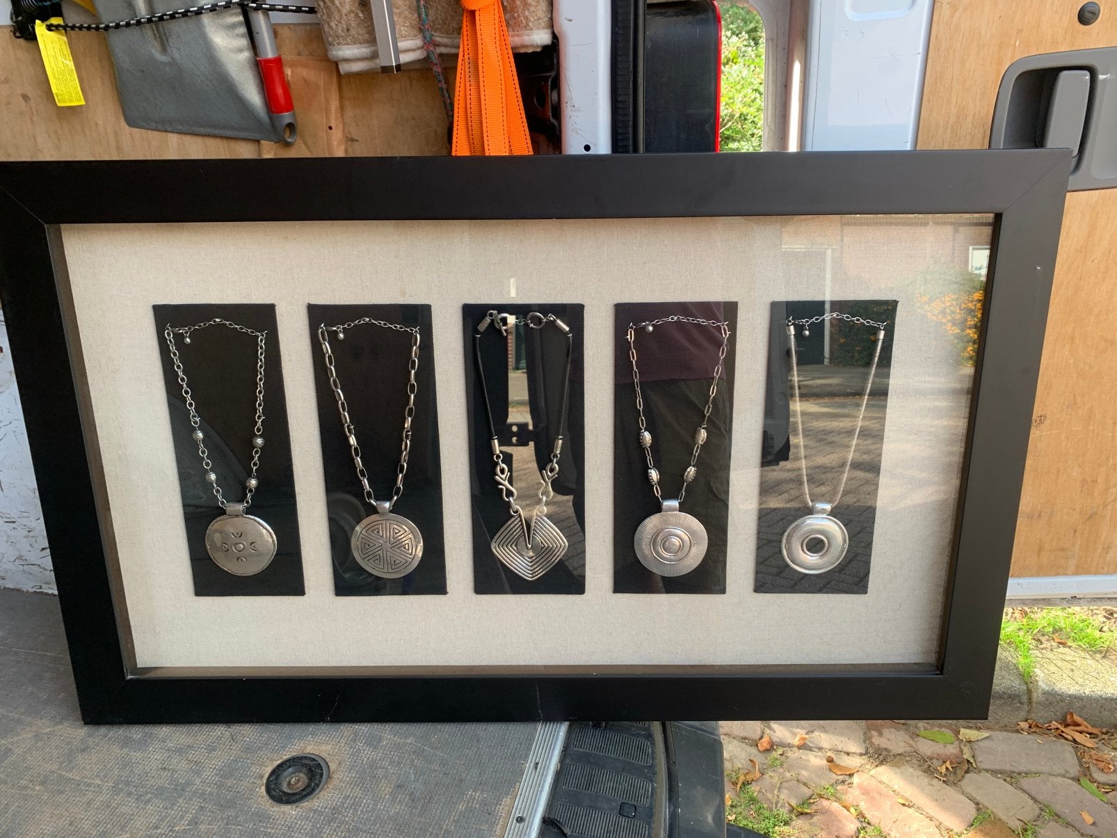 Schilderij decoratief paneel zilver zilverkleurige kettingen, Ophalen of Verzenden, Zo goed als nieuw, Minder dan 50 cm, Schilderij